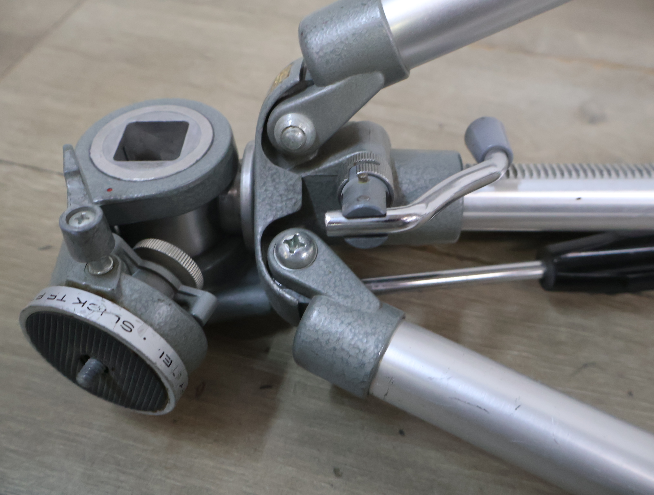 Aluminium camerastatief – foto 11 – kavel bij GSD Auctions, Zoeterwoude