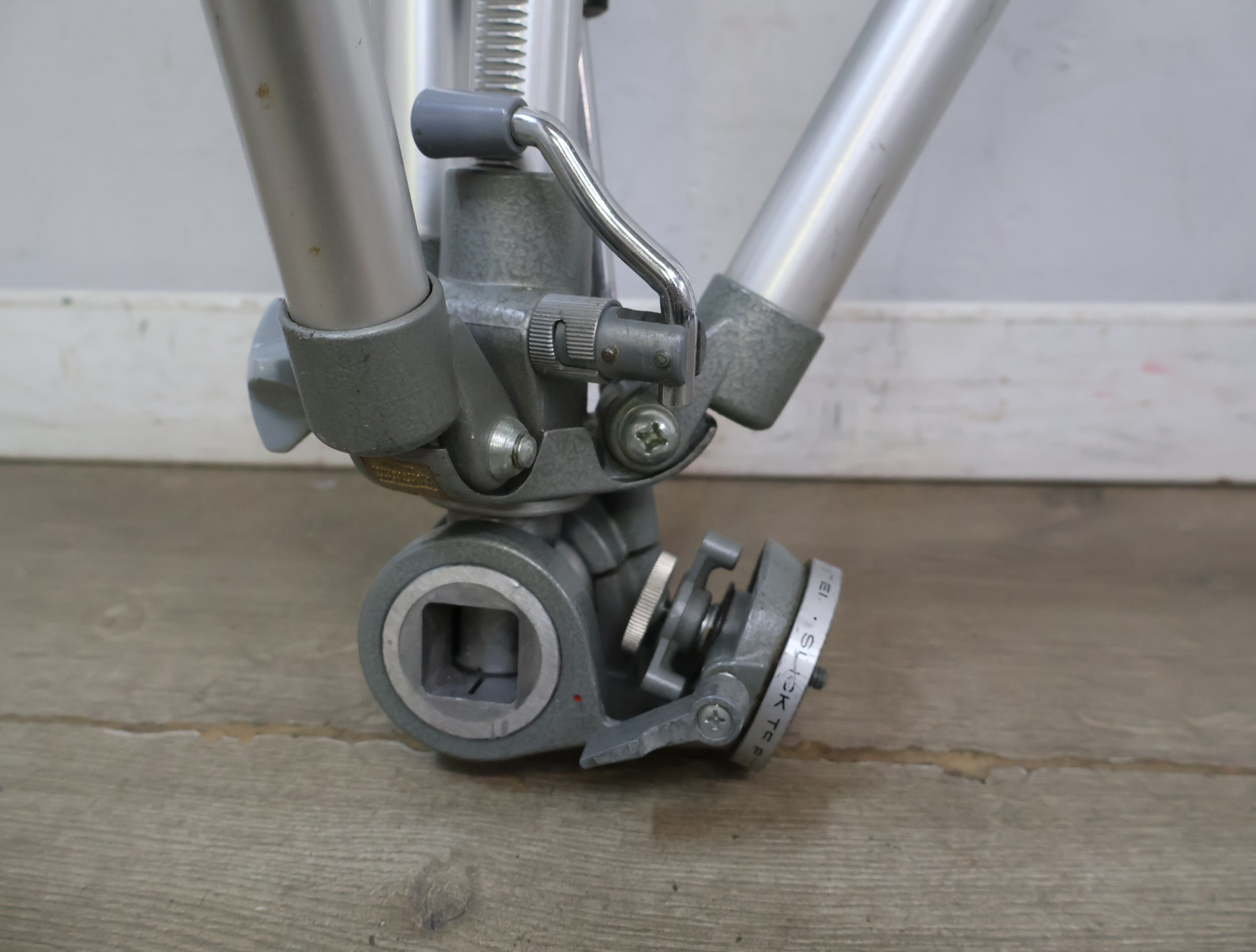 Aluminium camerastatief – foto 12 – kavel bij GSD Auctions, Zoeterwoude