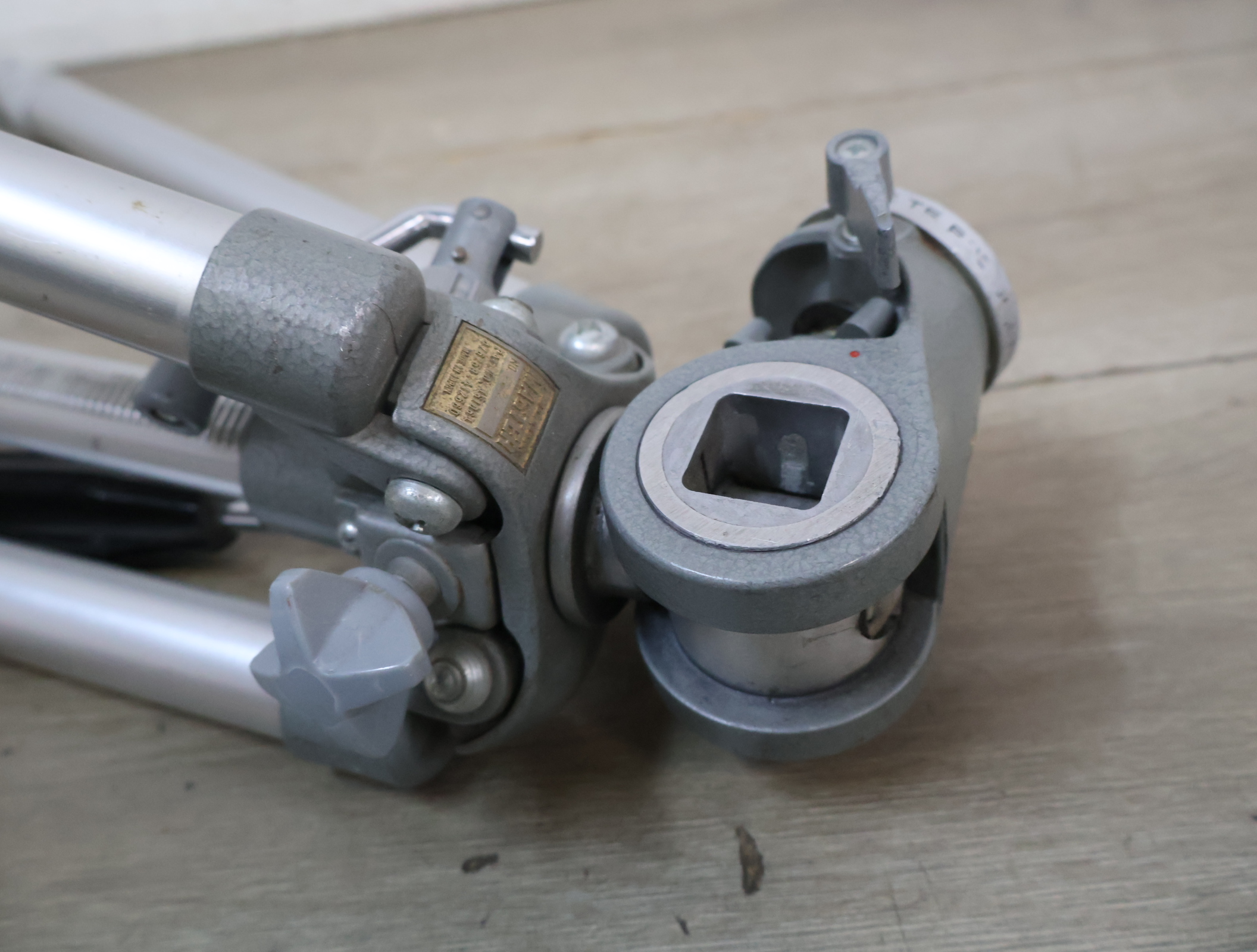 Aluminium camerastatief – foto 14 – kavel bij GSD Auctions, Zoeterwoude