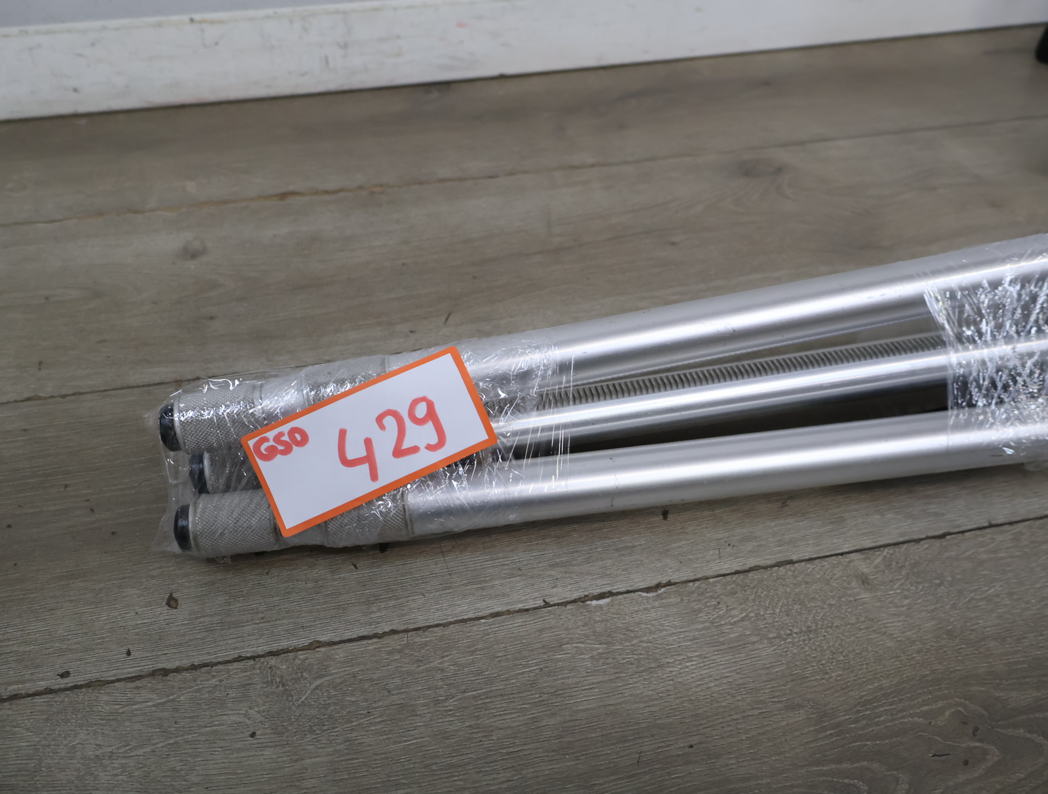 Aluminium camerastatief – foto 19 – kavel bij GSD Auctions, Zoeterwoude