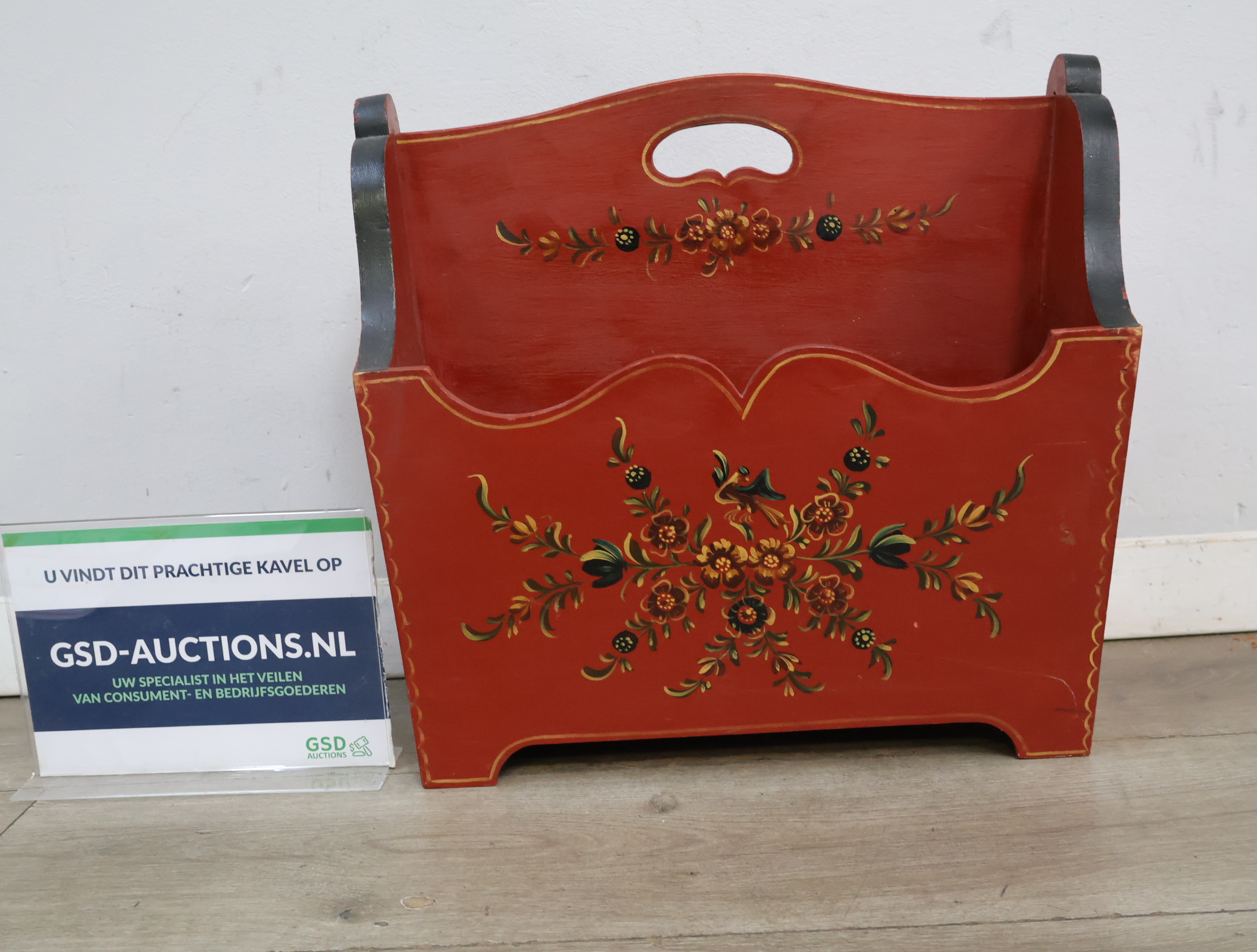 Houten tijdschrifthouder - Hindelooper – kavel bij GSD Auctions, Zoeterwoude