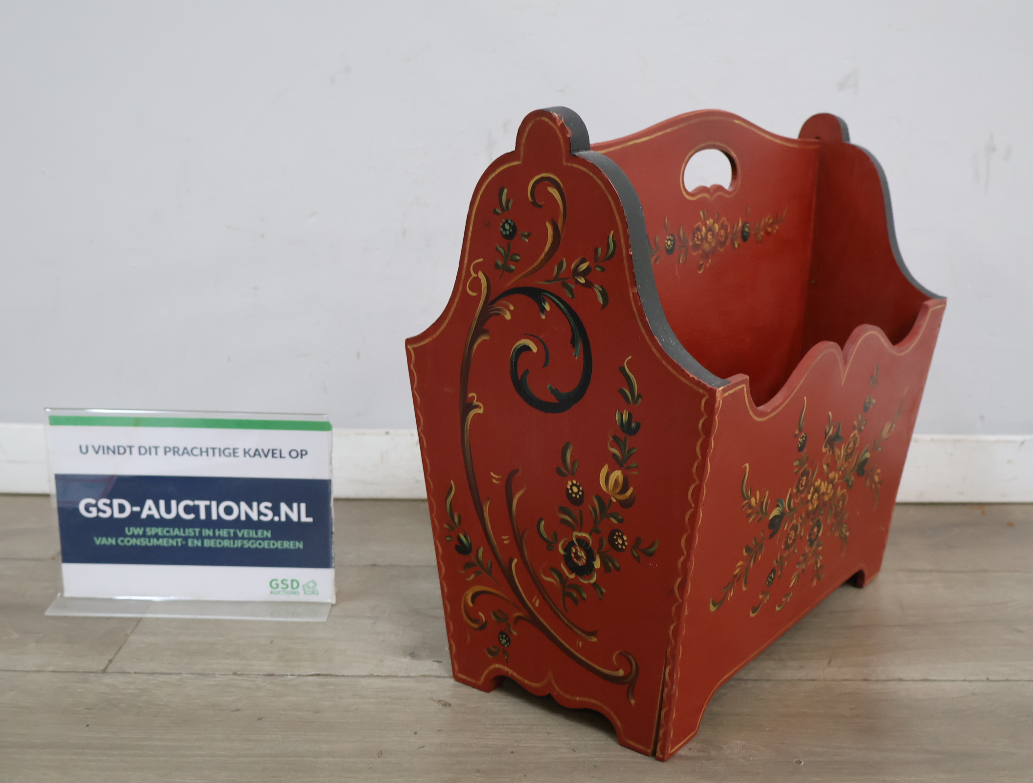 Houten tijdschrifthouder - Hindelooper – foto 2 – kavel bij GSD Auctions, Zoeterwoude