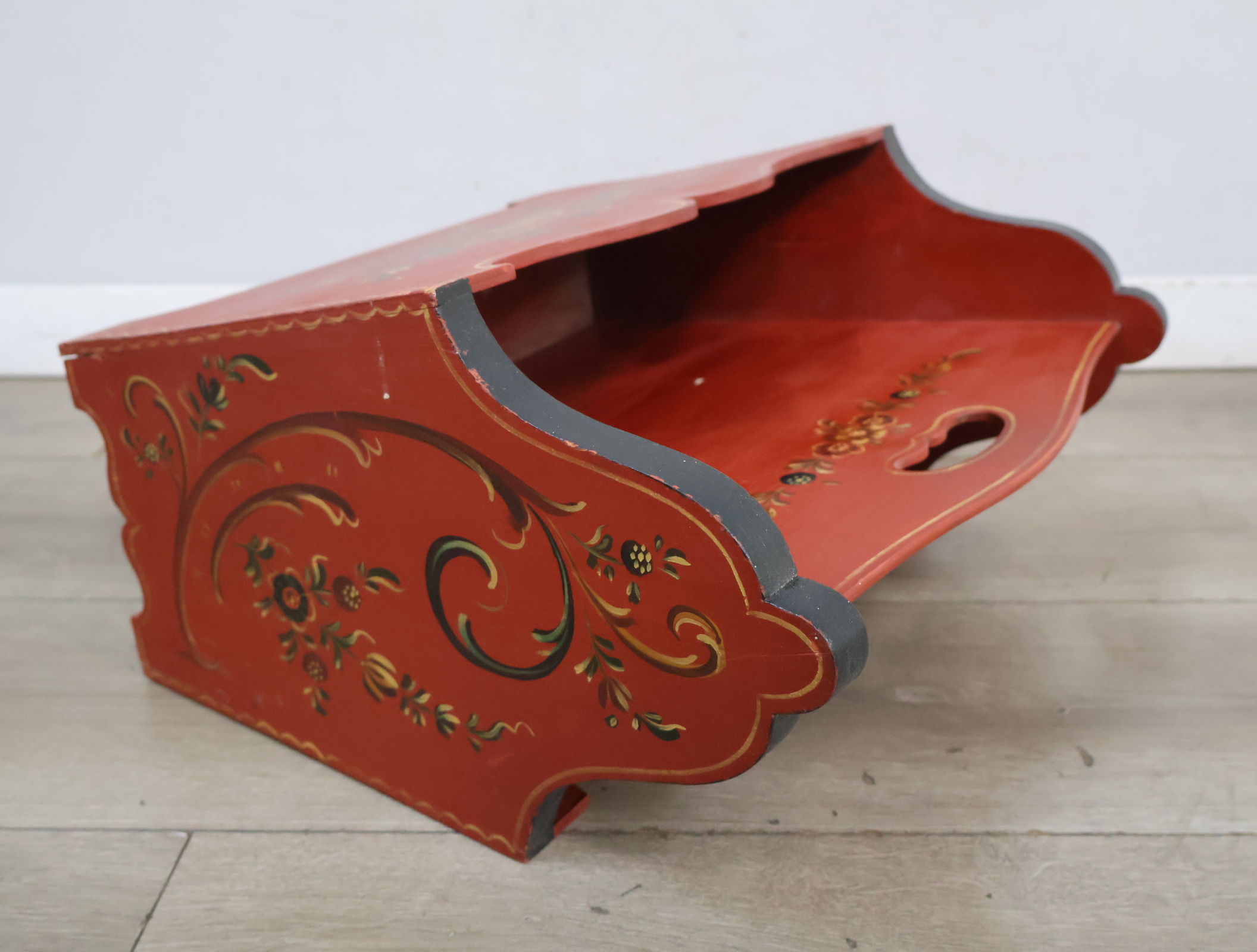 Houten tijdschrifthouder - Hindelooper – foto 10 – kavel bij GSD Auctions, Zoeterwoude
