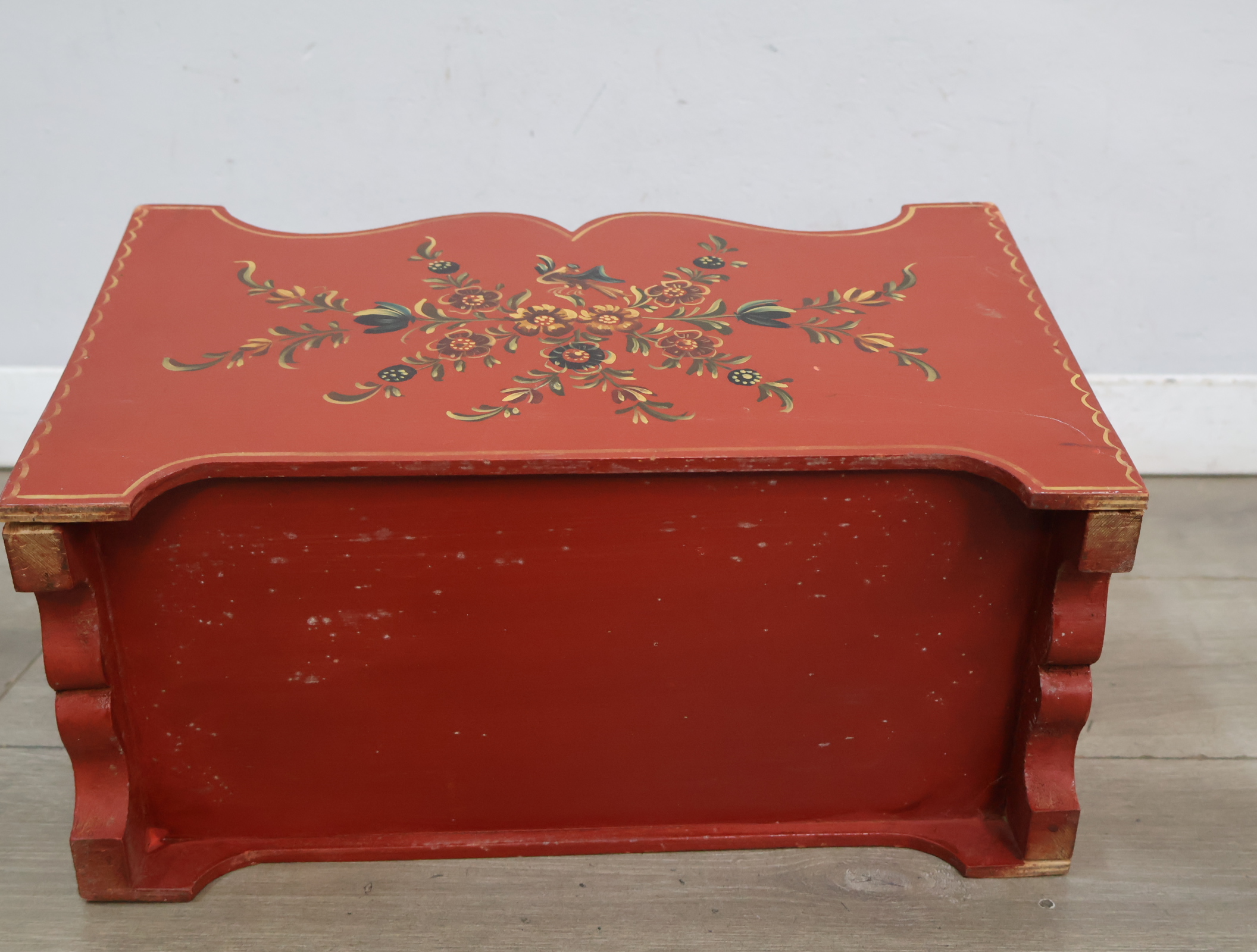 Houten tijdschrifthouder - Hindelooper – foto 12 – kavel bij GSD Auctions, Zoeterwoude