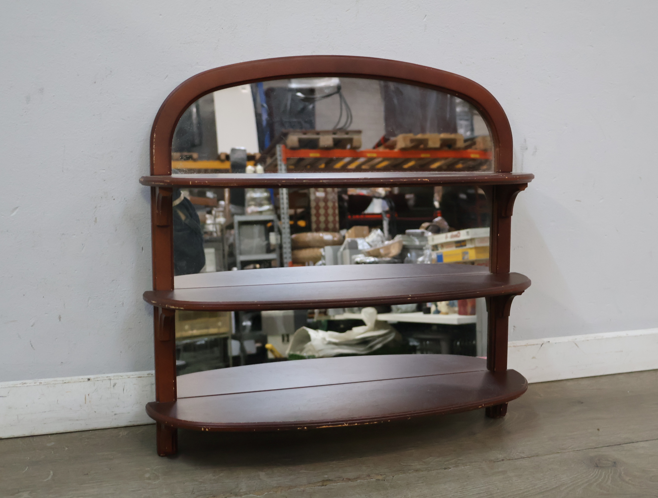 Houten spiegel met drie planken – foto 3 – kavel bij GSD Auctions, Zoeterwoude