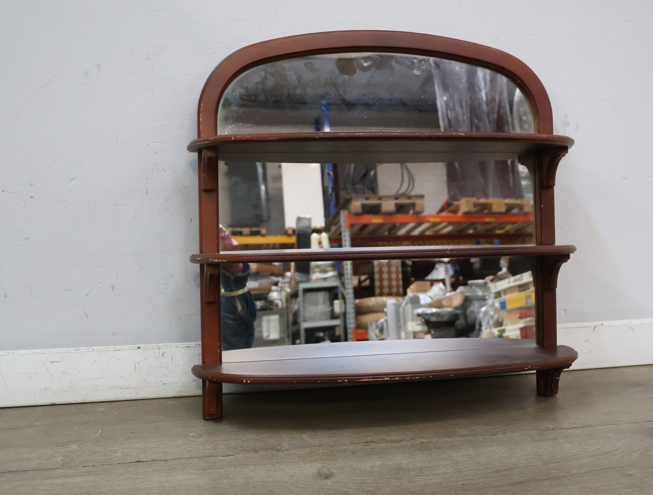 Houten spiegel met drie planken – foto 4 – kavel bij GSD Auctions, Zoeterwoude