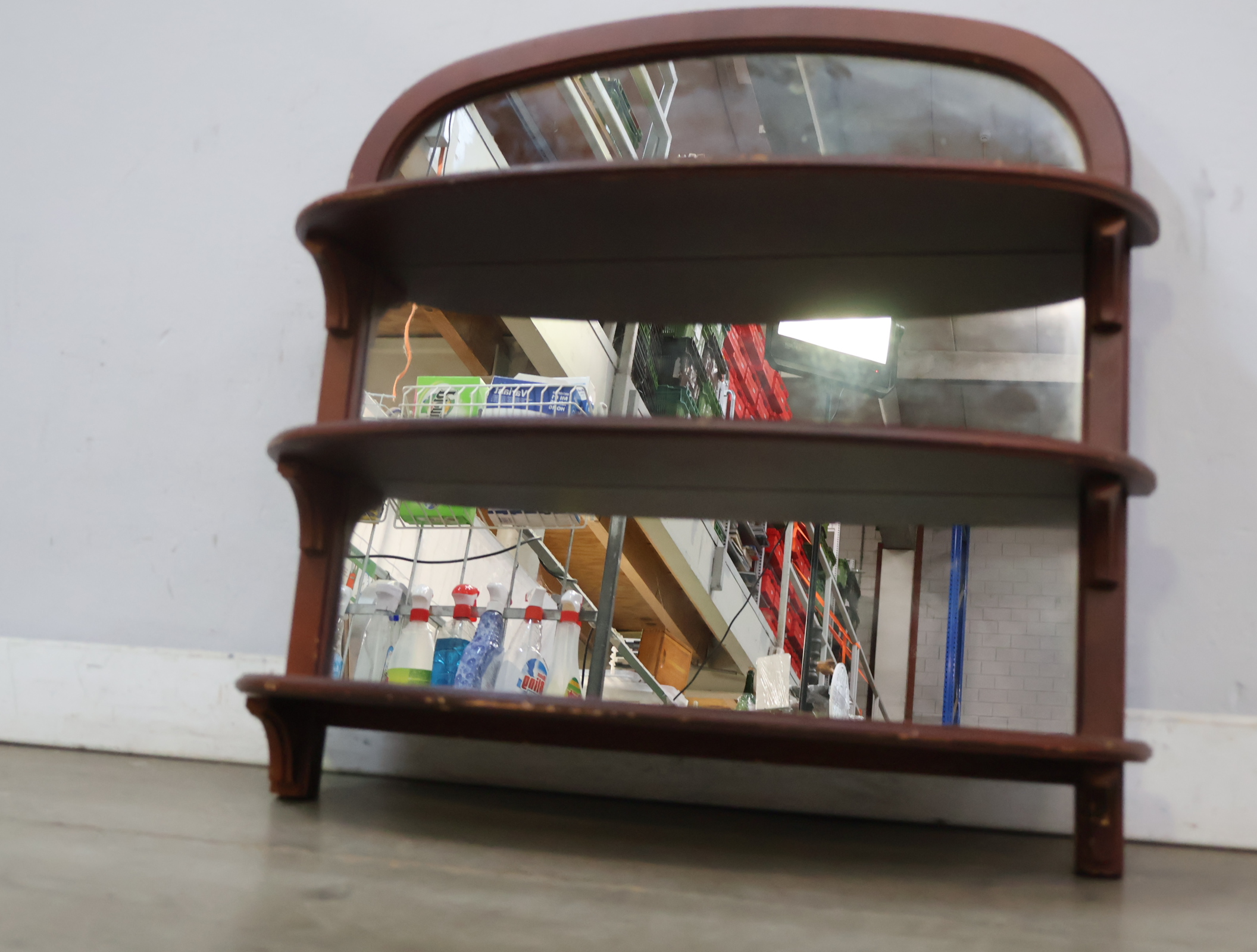 Houten spiegel met drie planken – foto 6 – kavel bij GSD Auctions, Zoeterwoude