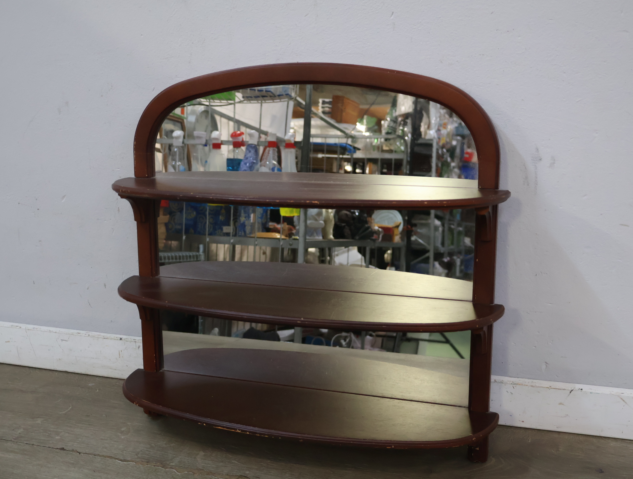 Houten spiegel met drie planken – foto 7 – kavel bij GSD Auctions, Zoeterwoude