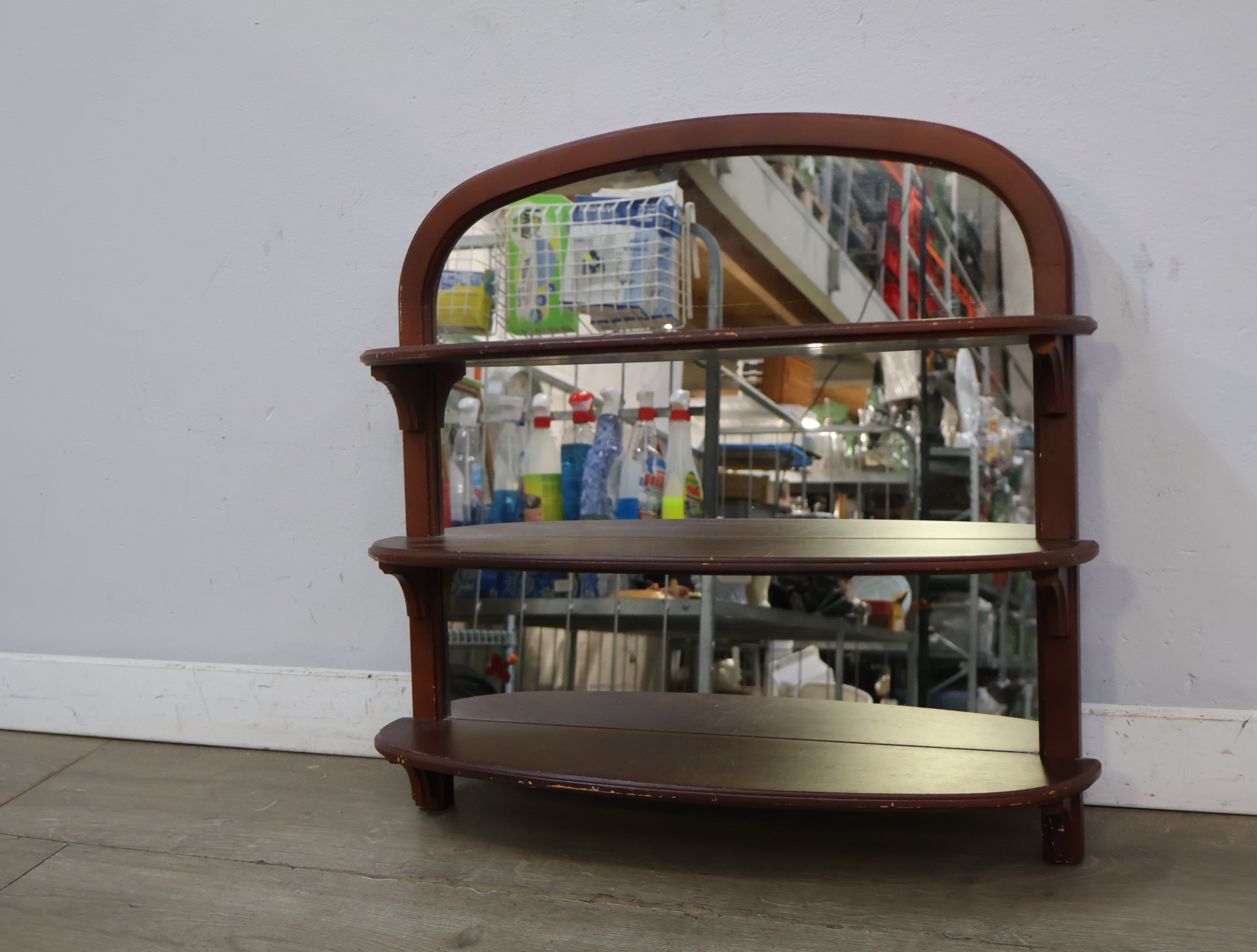 Houten spiegel met drie planken – foto 8 – kavel bij GSD Auctions, Zoeterwoude