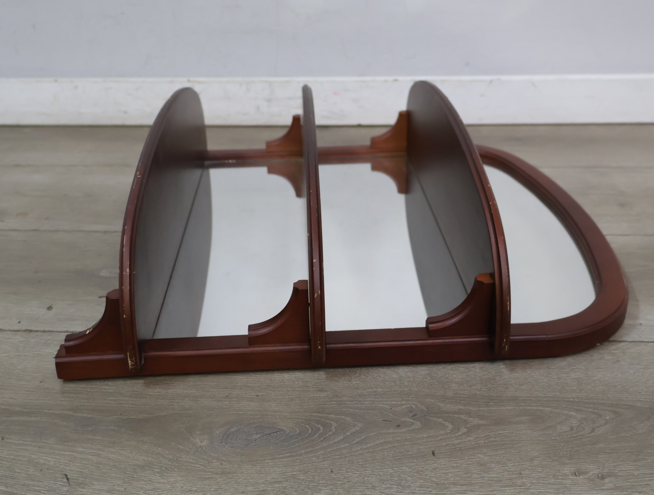 Houten spiegel met drie planken – foto 10 – kavel bij GSD Auctions, Zoeterwoude