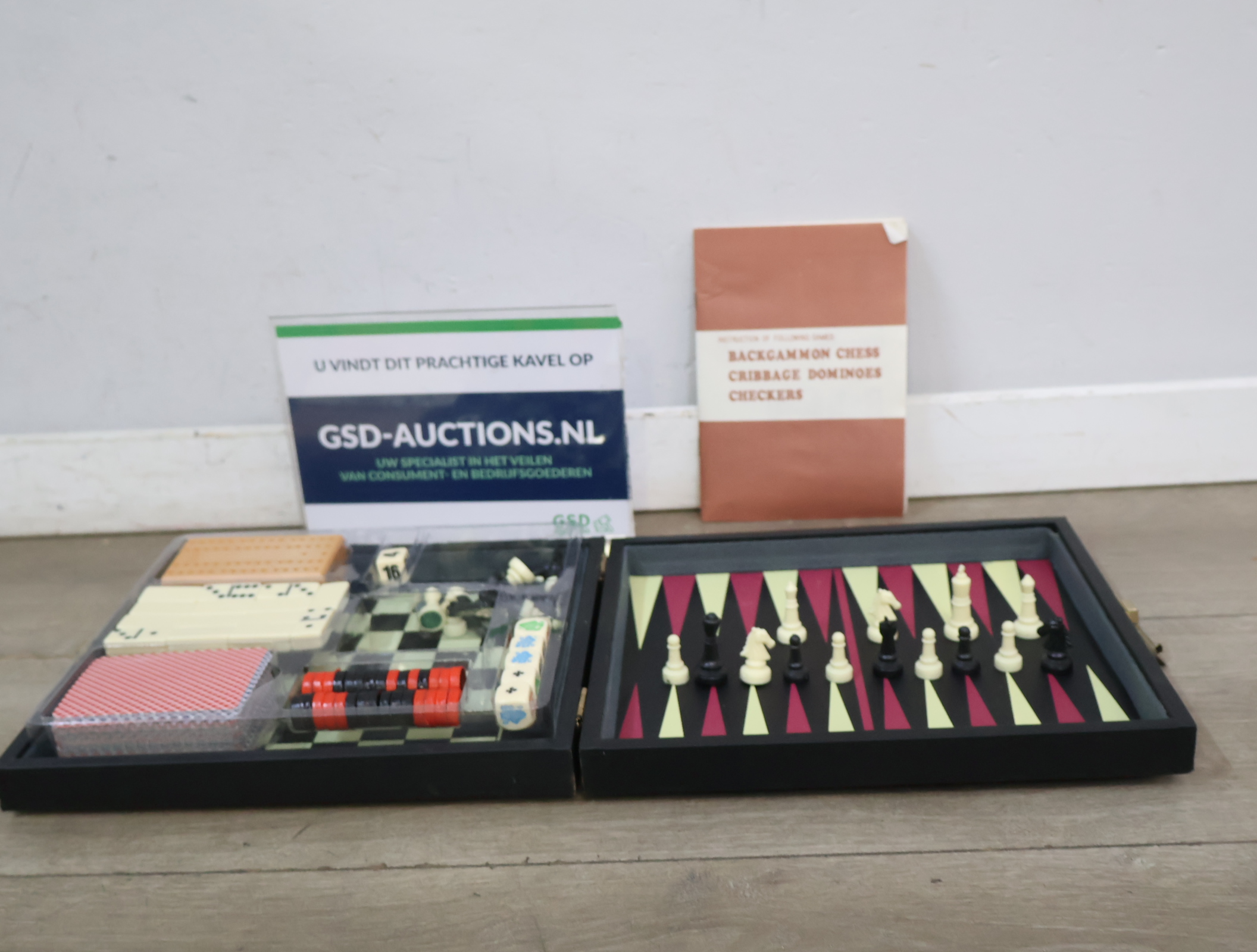 Spellen set met schaak, backgammon, domino en kaarten – foto 2 – kavel bij GSD Auctions, Zoeterwoude