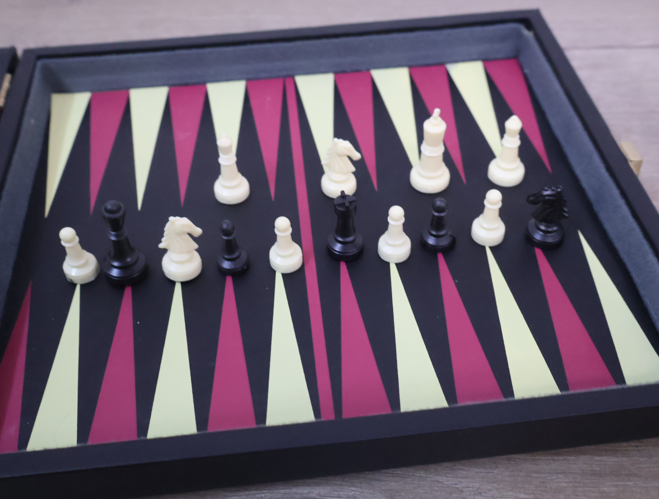 Spellen set met schaak, backgammon, domino en kaarten – foto 5 – kavel bij GSD Auctions, Zoeterwoude