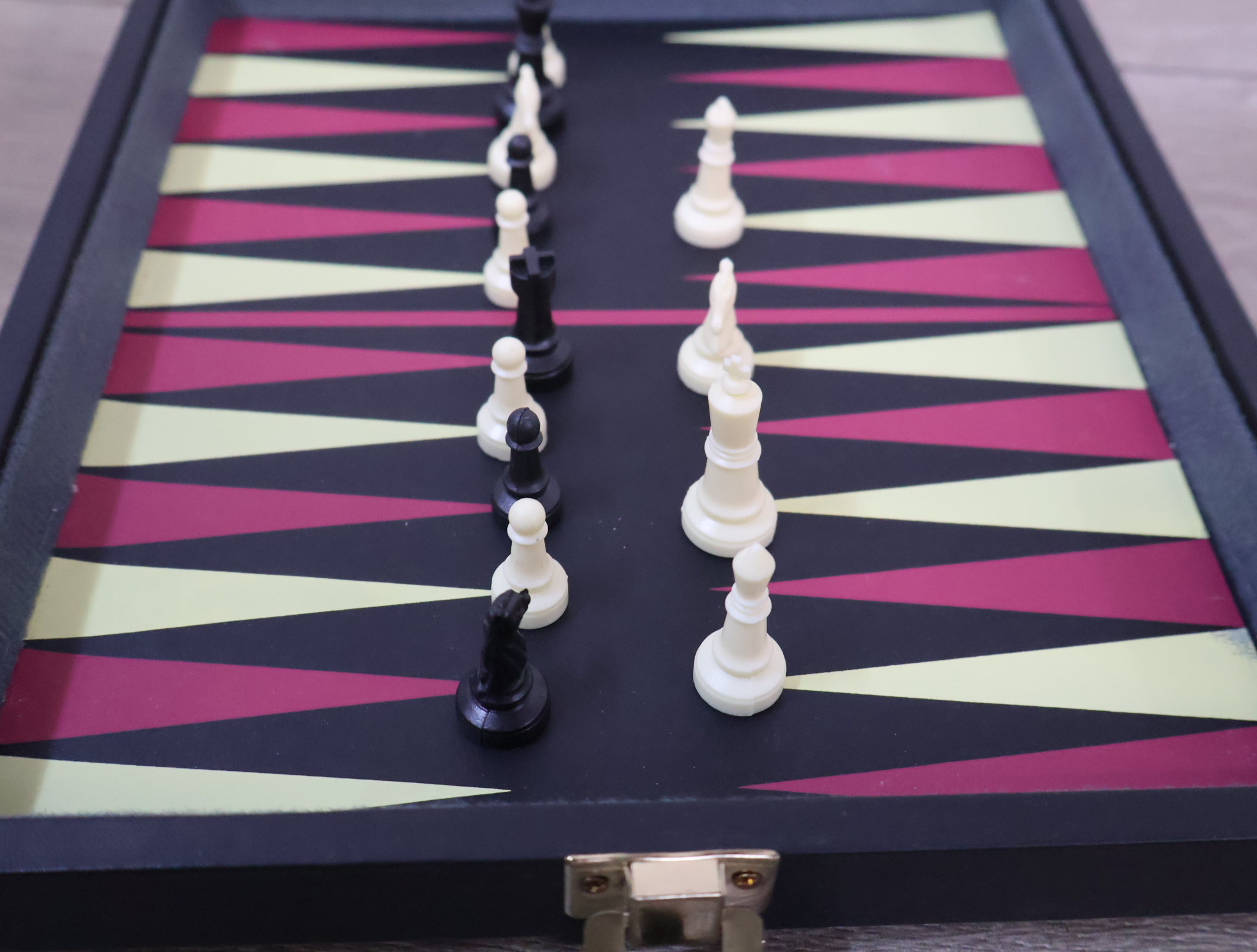 Spellen set met schaak, backgammon, domino en kaarten – foto 6 – kavel bij GSD Auctions, Zoeterwoude