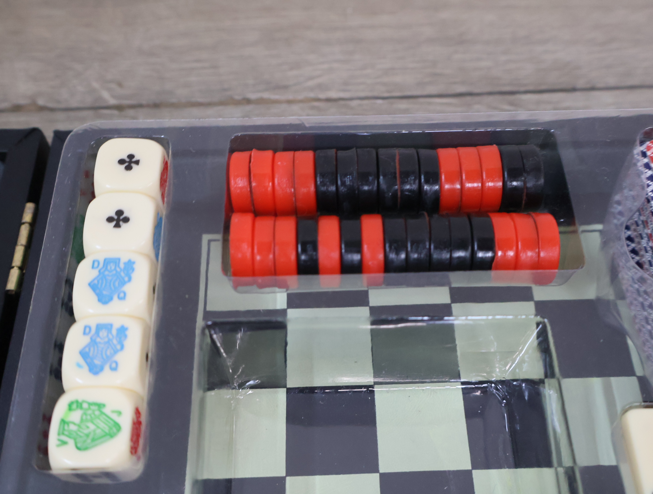 Spellen set met schaak, backgammon, domino en kaarten – foto 10 – kavel bij GSD Auctions, Zoeterwoude