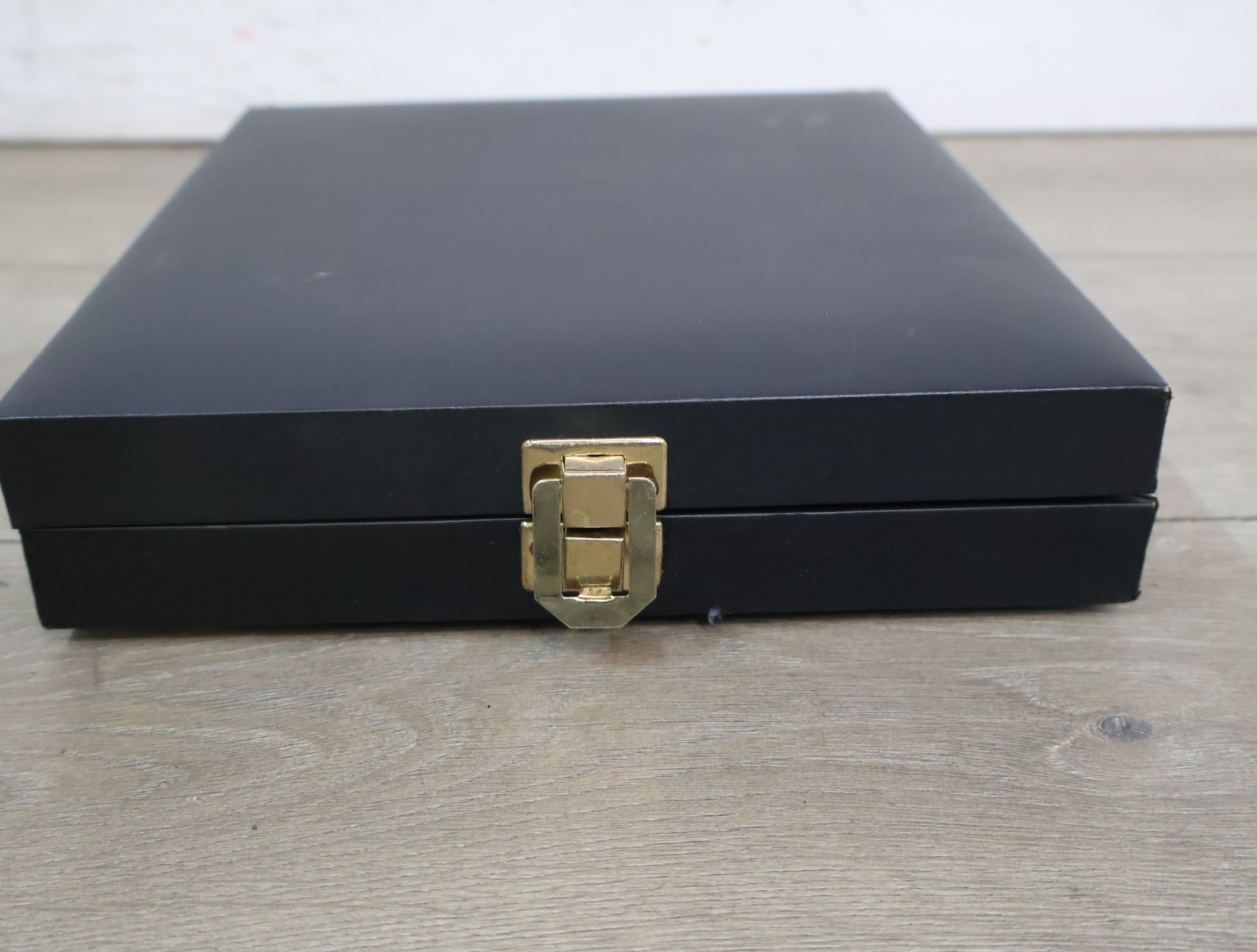 Spellen set met schaak, backgammon, domino en kaarten – foto 12 – kavel bij GSD Auctions, Zoeterwoude
