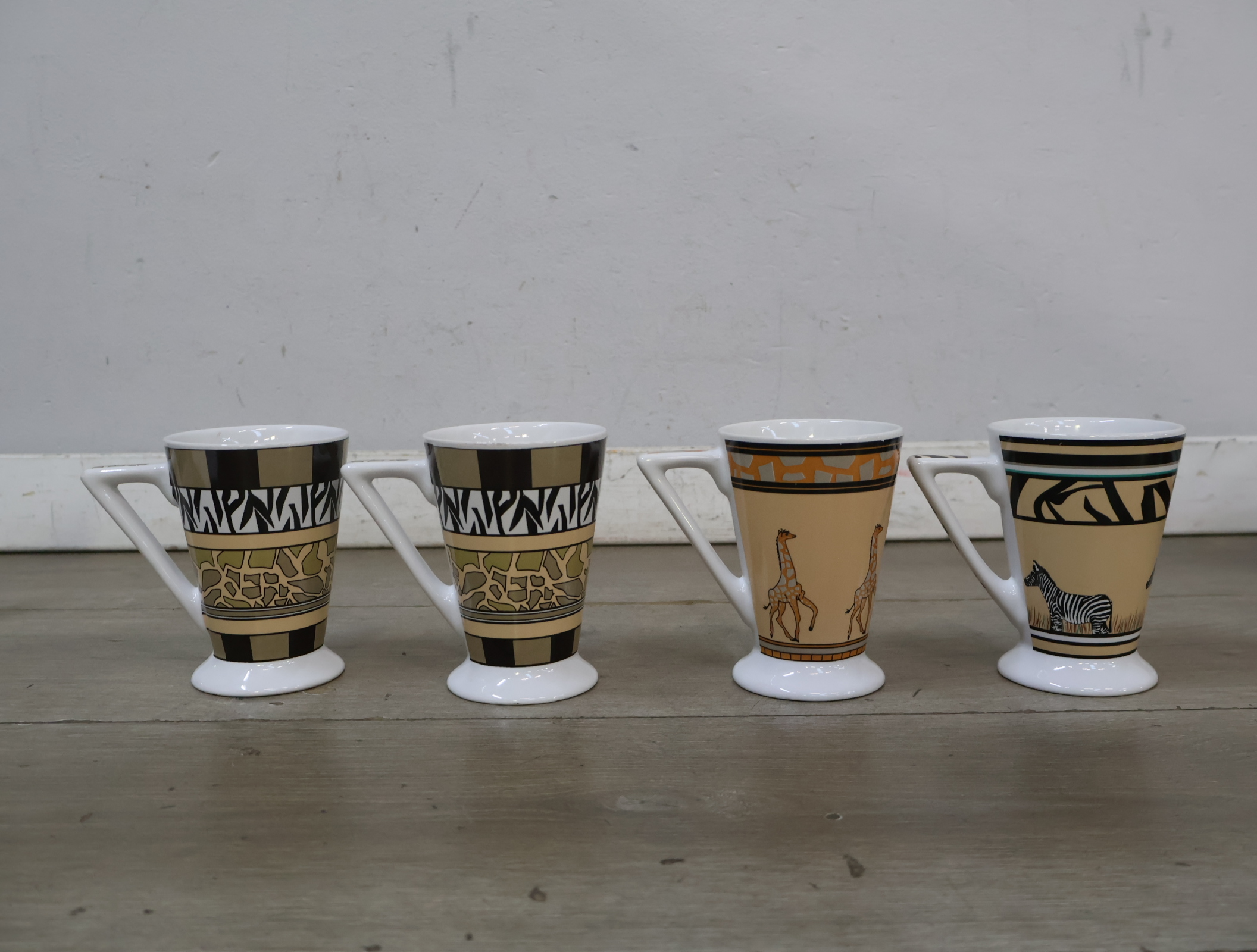 Set van 4 keramische mokken met dierenprint – foto 3 – kavel bij GSD Auctions, Zoeterwoude