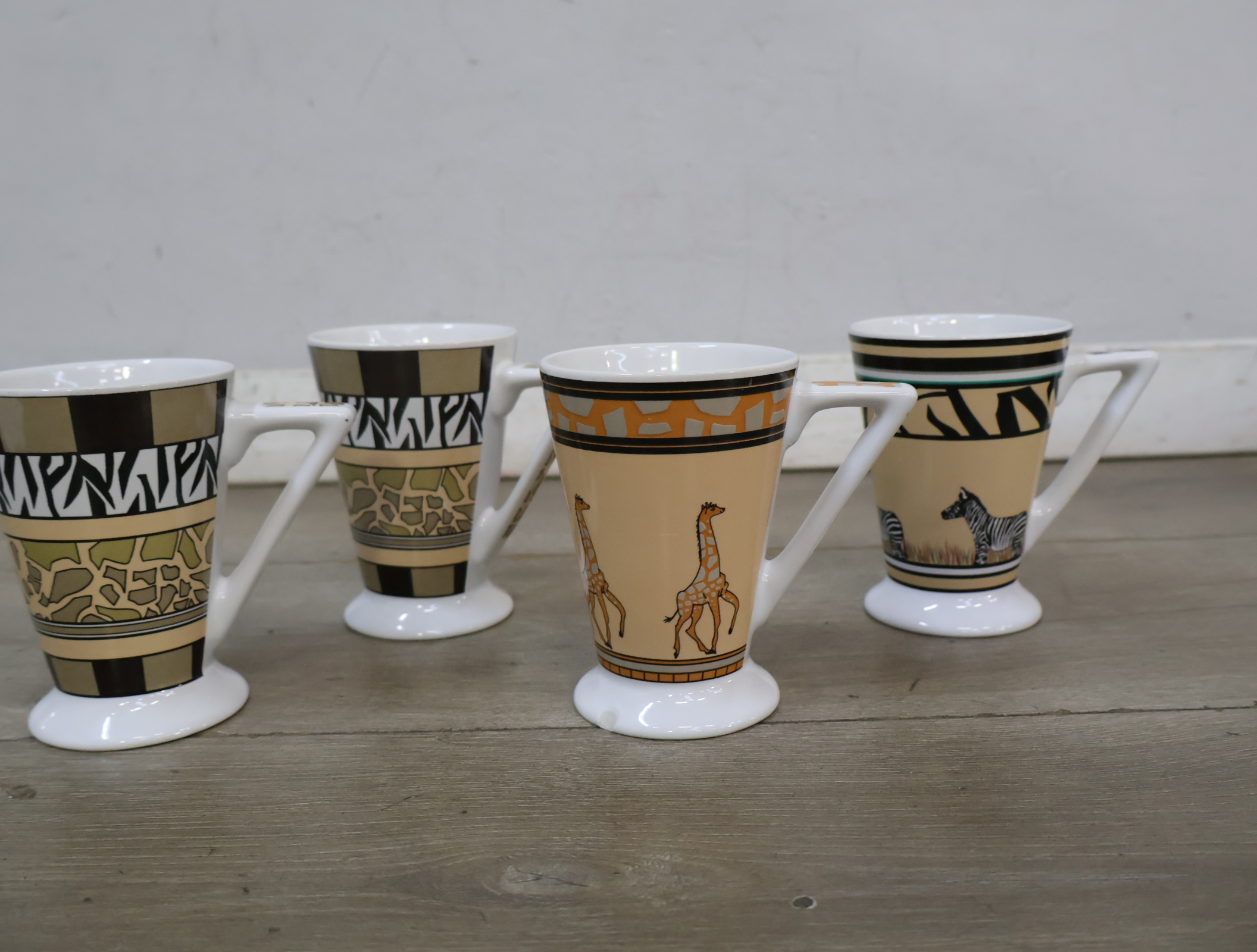 Set van 4 keramische mokken met dierenprint – foto 5 – kavel bij GSD Auctions, Zoeterwoude