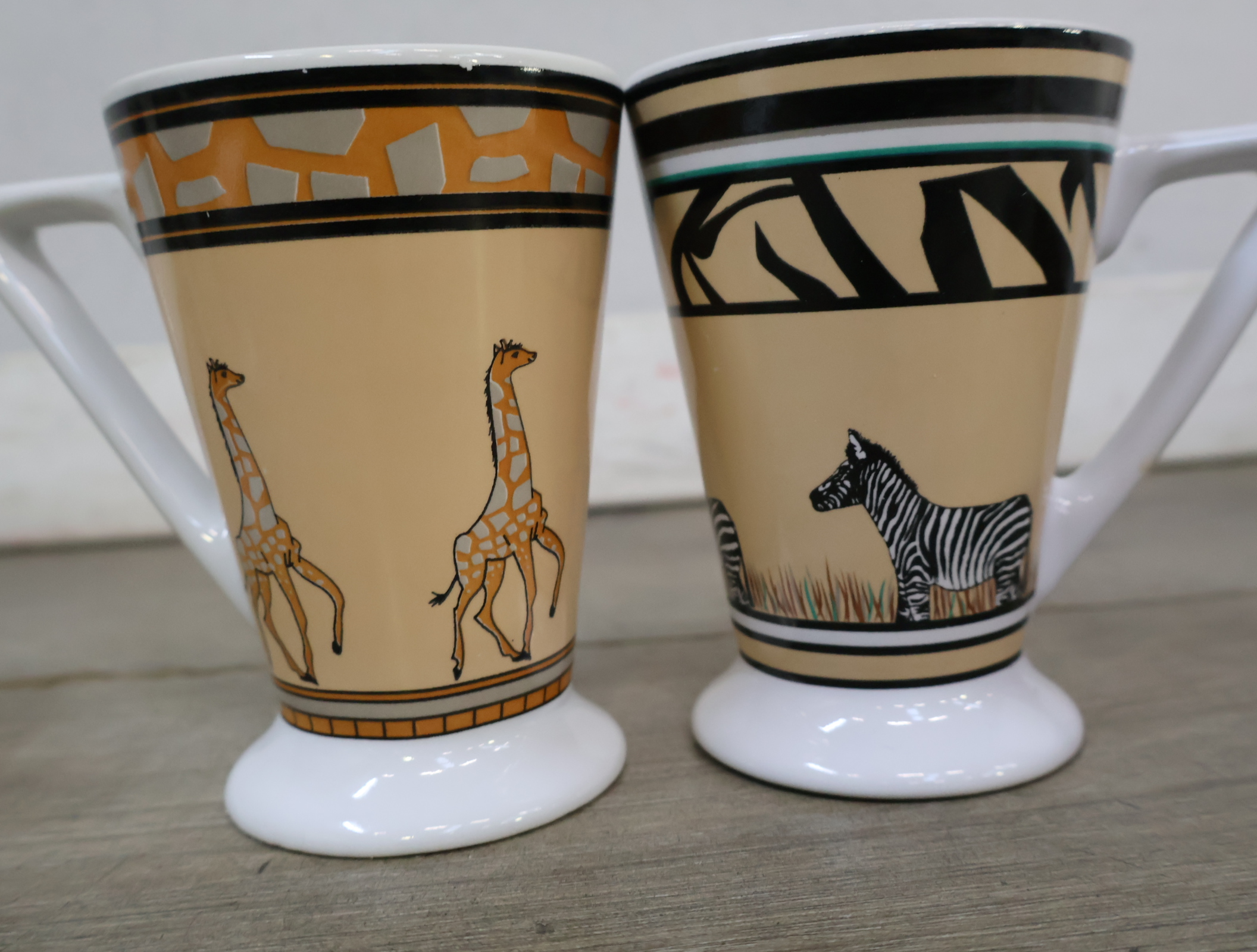 Set van 4 keramische mokken met dierenprint – foto 6 – kavel bij GSD Auctions, Zoeterwoude