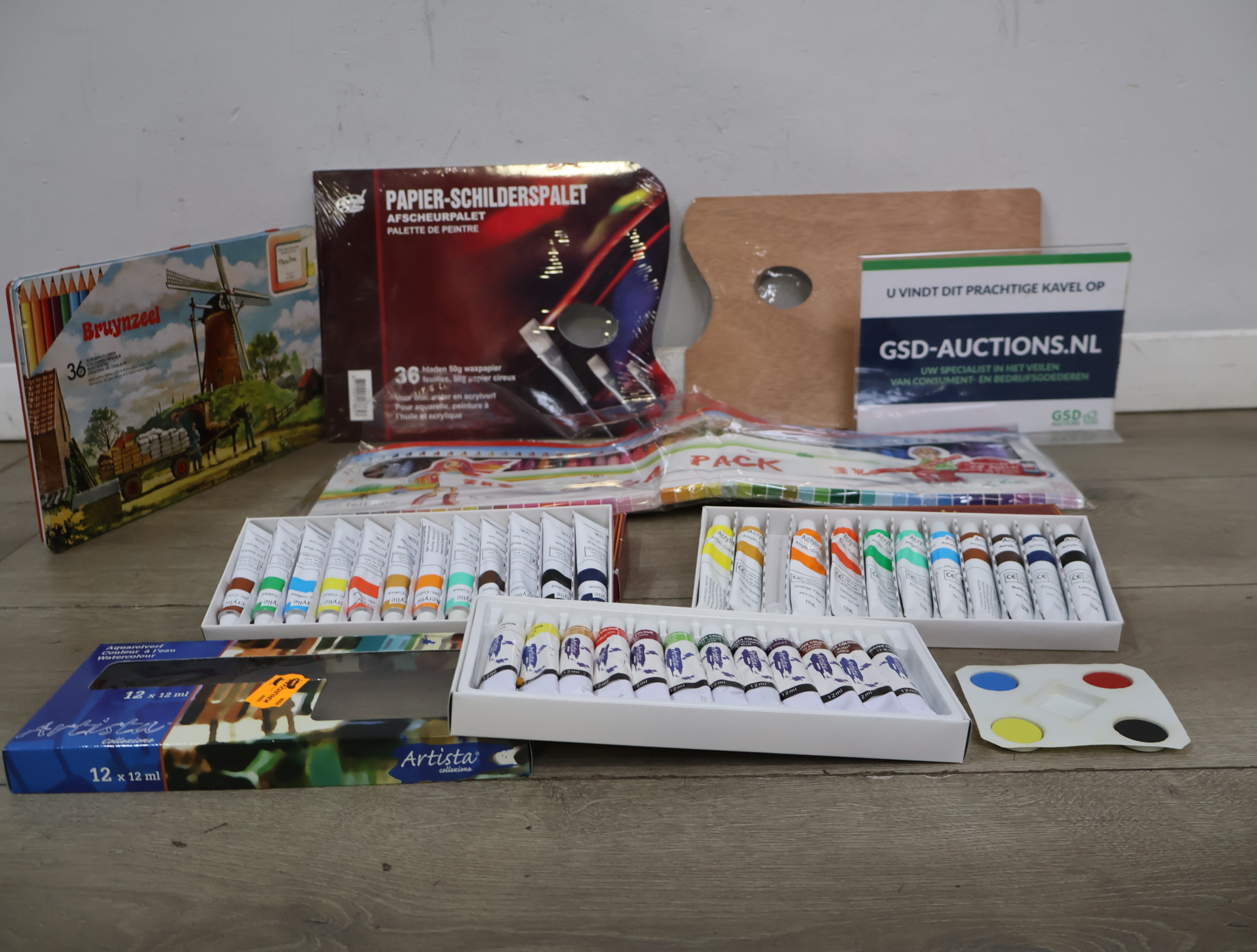 Set van verscheidene teken-en schildermaterialen – foto 2 – kavel bij GSD Auctions, Zoeterwoude