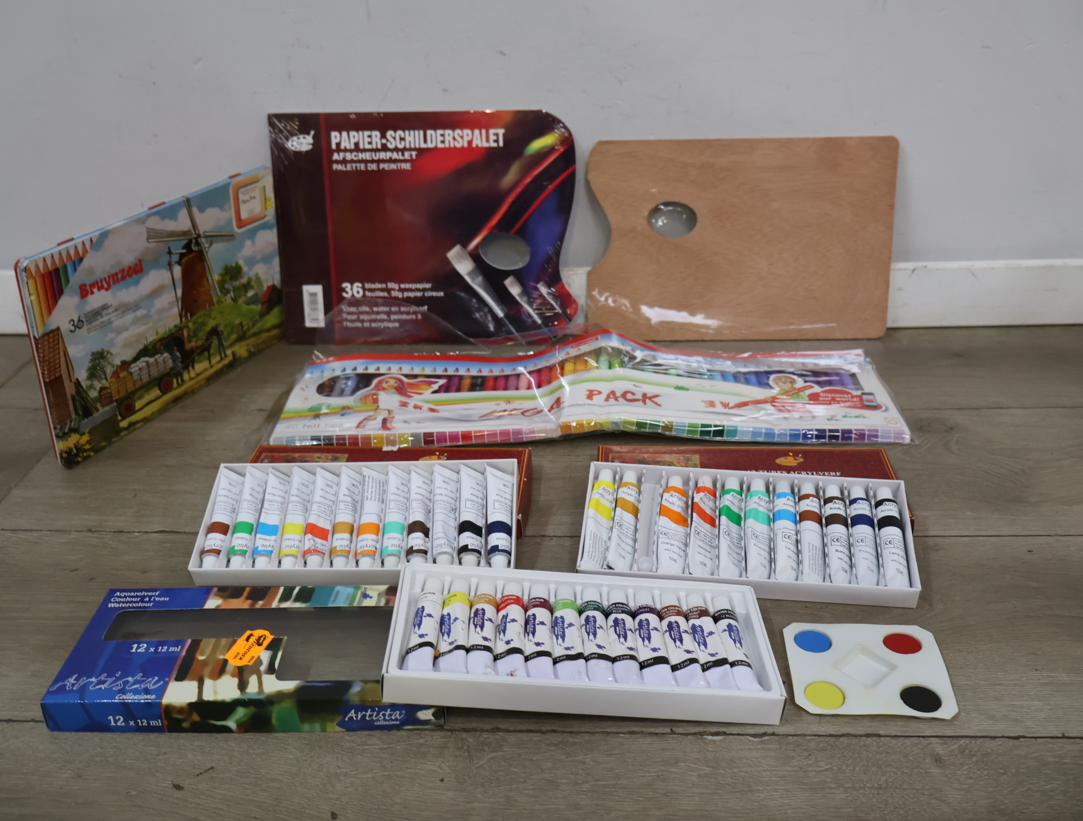 Set van verscheidene teken-en schildermaterialen – foto 3 – kavel bij GSD Auctions, Zoeterwoude