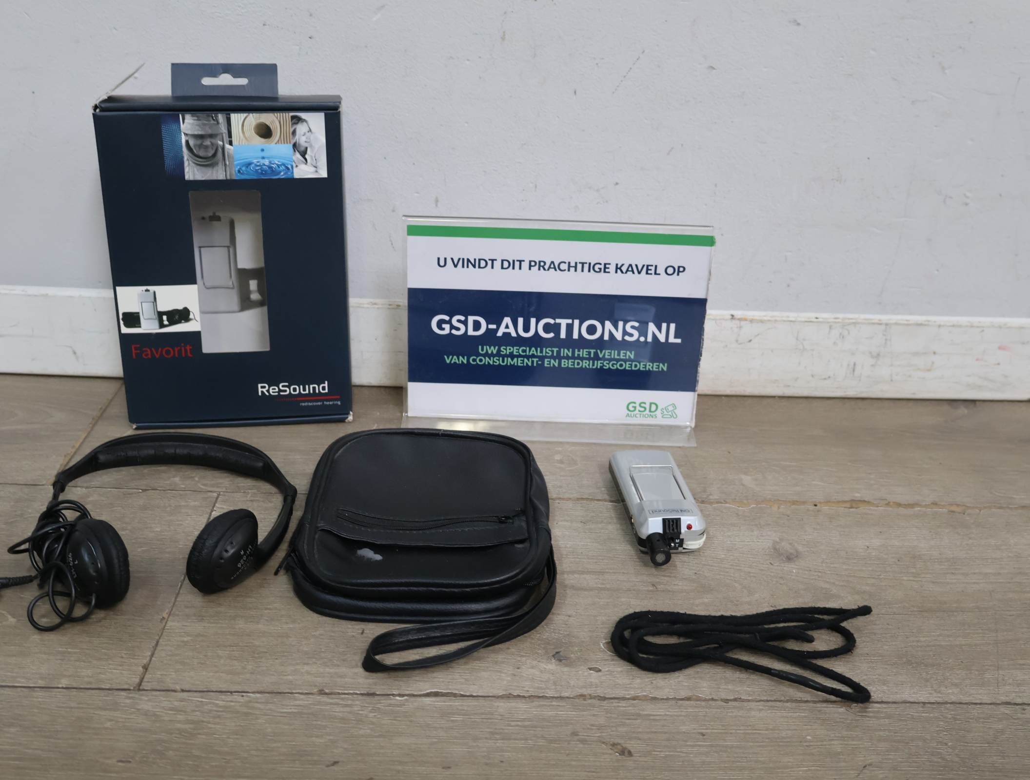 ReSound Favorit gehoorapparaat met accessoires – foto 2 – kavel bij GSD Auctions, Zoeterwoude