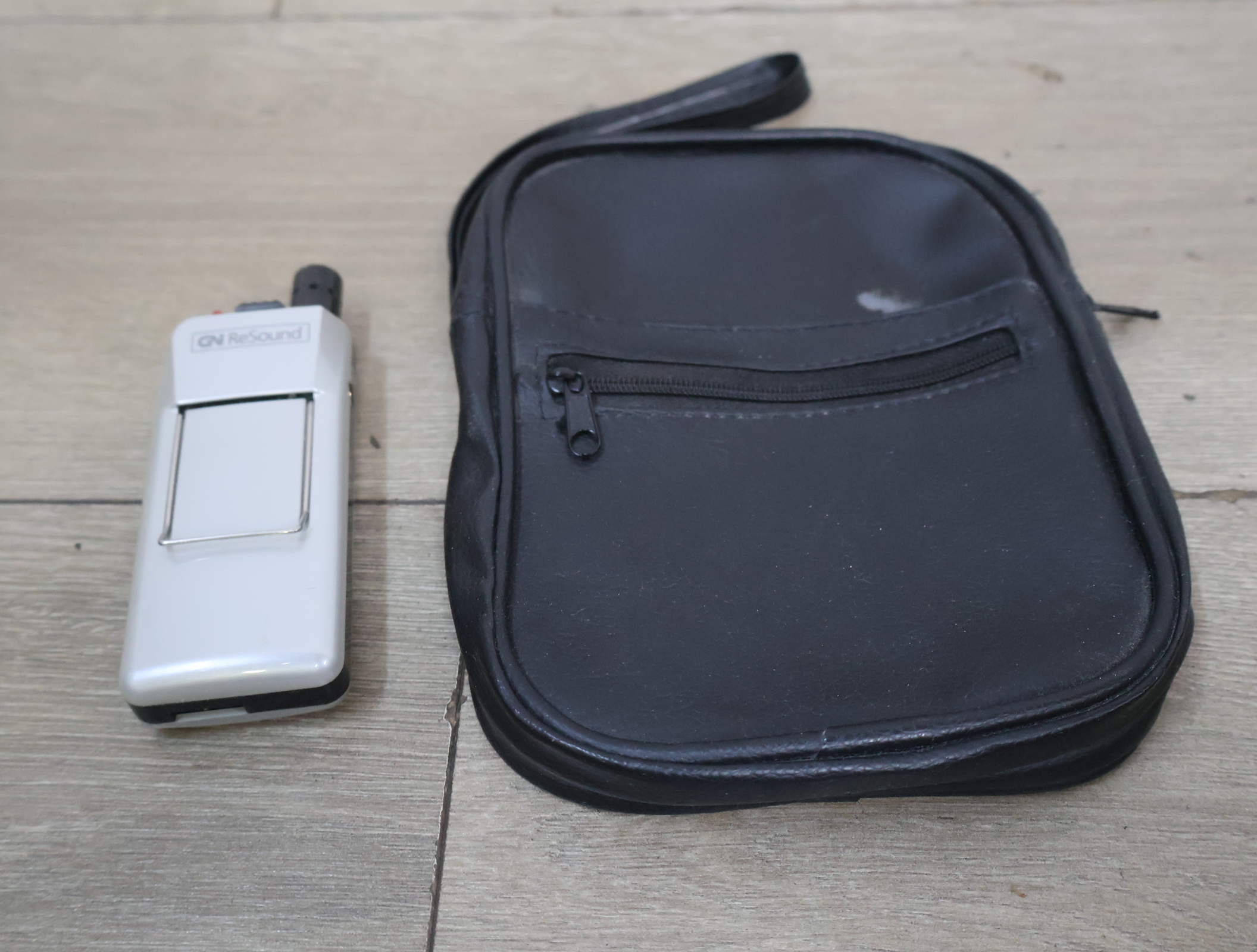 ReSound Favorit gehoorapparaat met accessoires – foto 4 – kavel bij GSD Auctions, Zoeterwoude