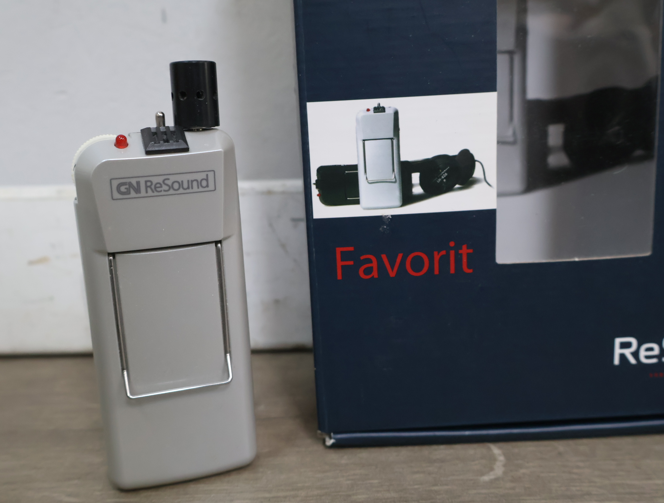 ReSound Favorit gehoorapparaat met accessoires – foto 5 – kavel bij GSD Auctions, Zoeterwoude