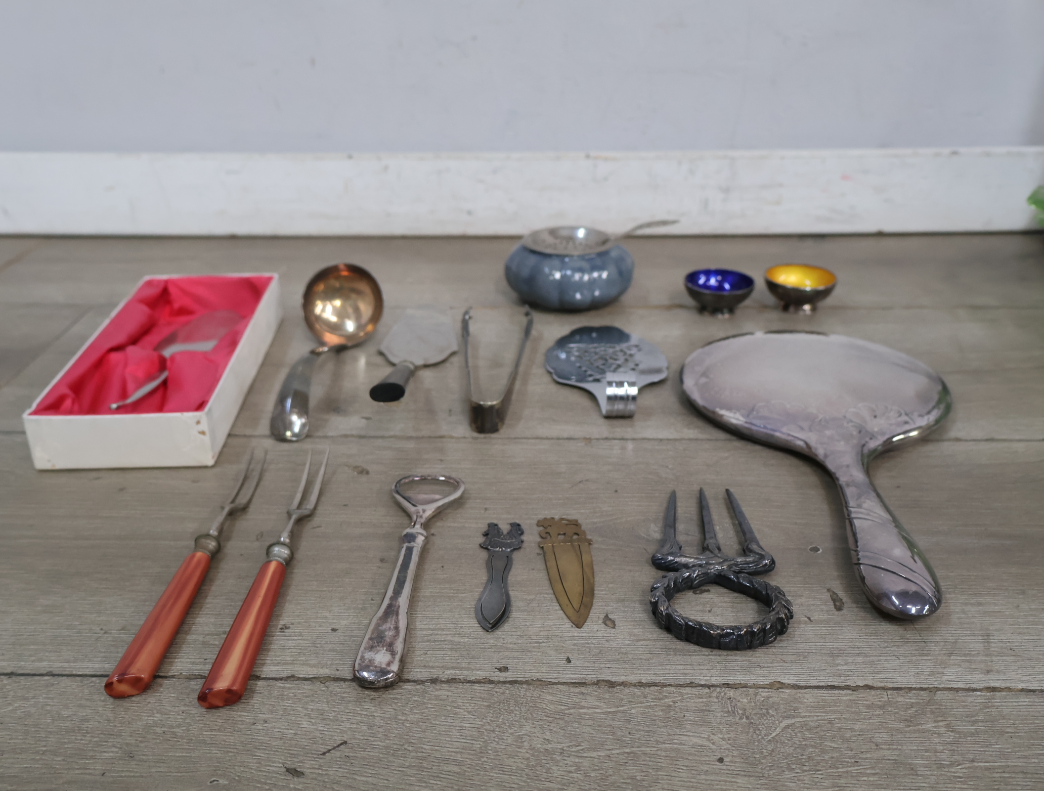 Set zilverkleurig serveerbestek en keukengerei – foto 4 – kavel bij GSD Auctions, Zoeterwoude