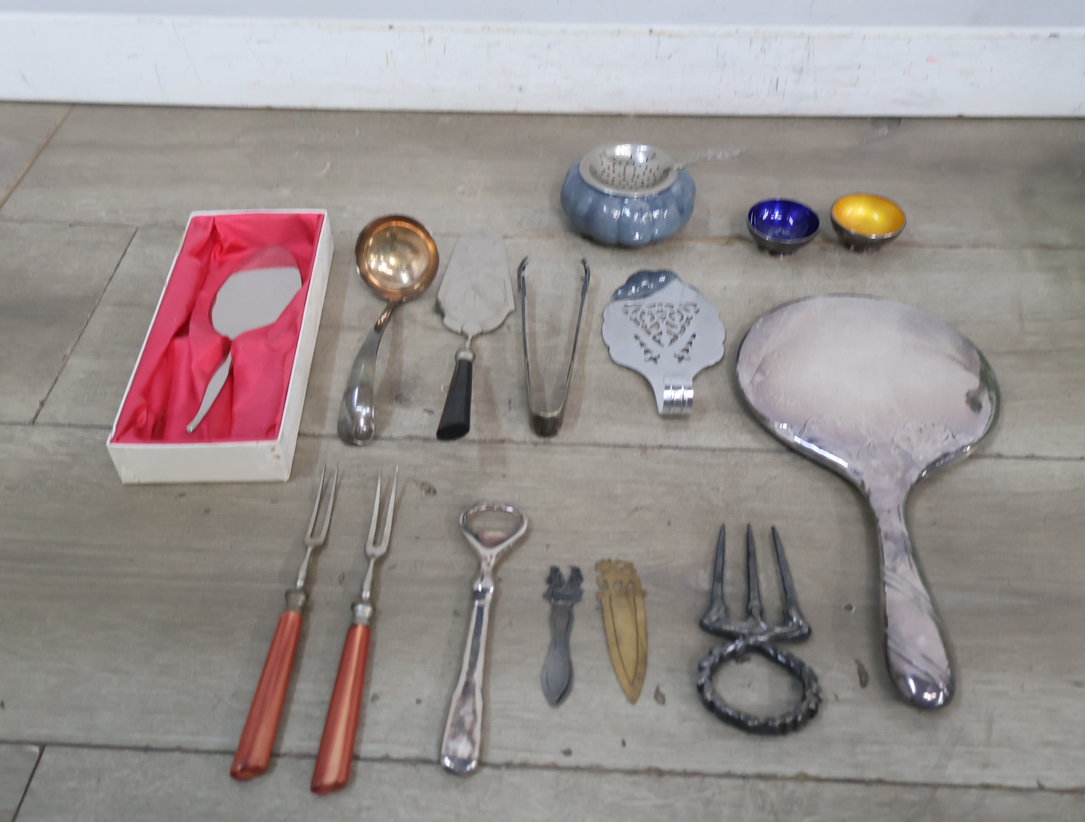Set zilverkleurig serveerbestek en keukengerei – foto 5 – kavel bij GSD Auctions, Zoeterwoude