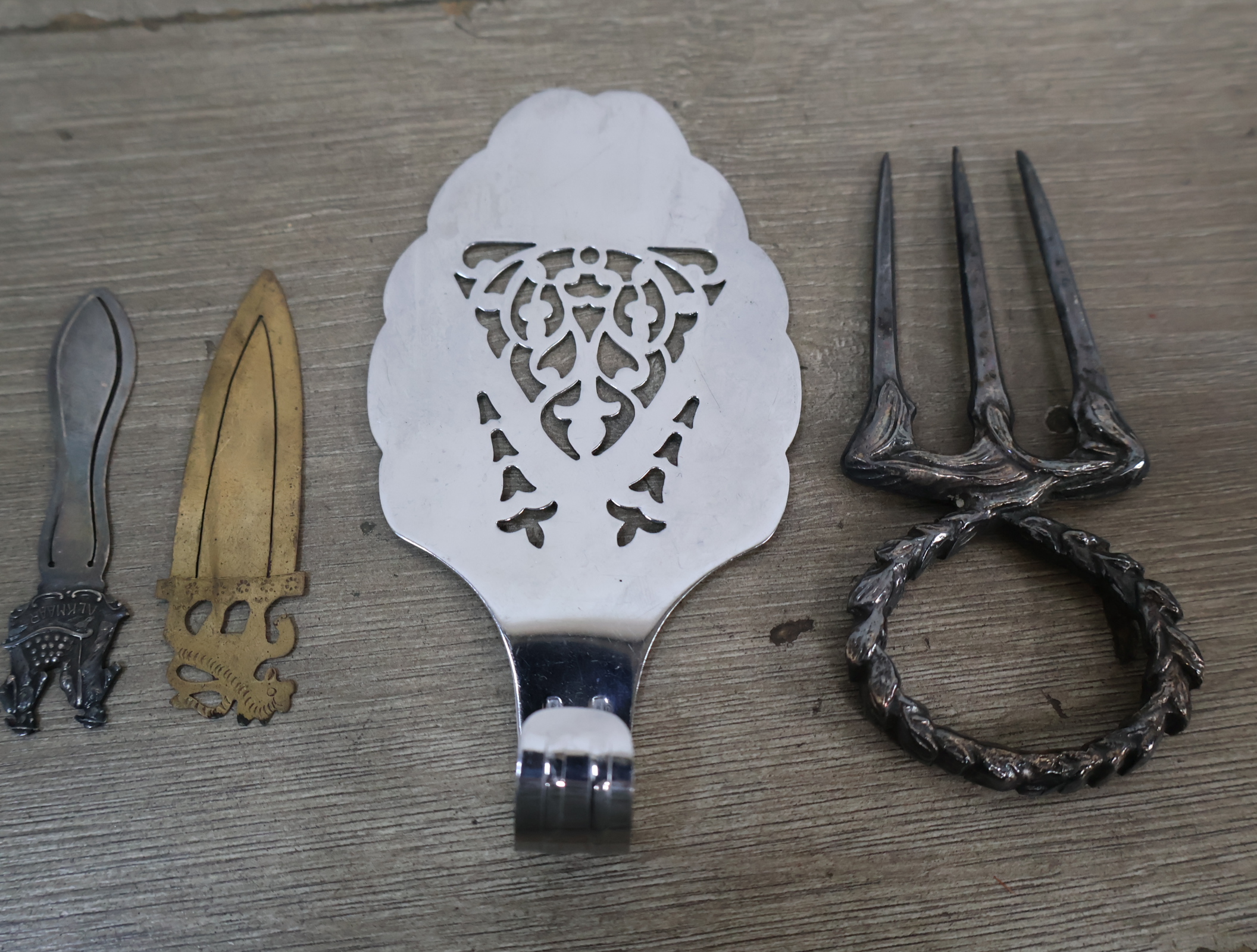 Set zilverkleurig serveerbestek en keukengerei – foto 6 – kavel bij GSD Auctions, Zoeterwoude