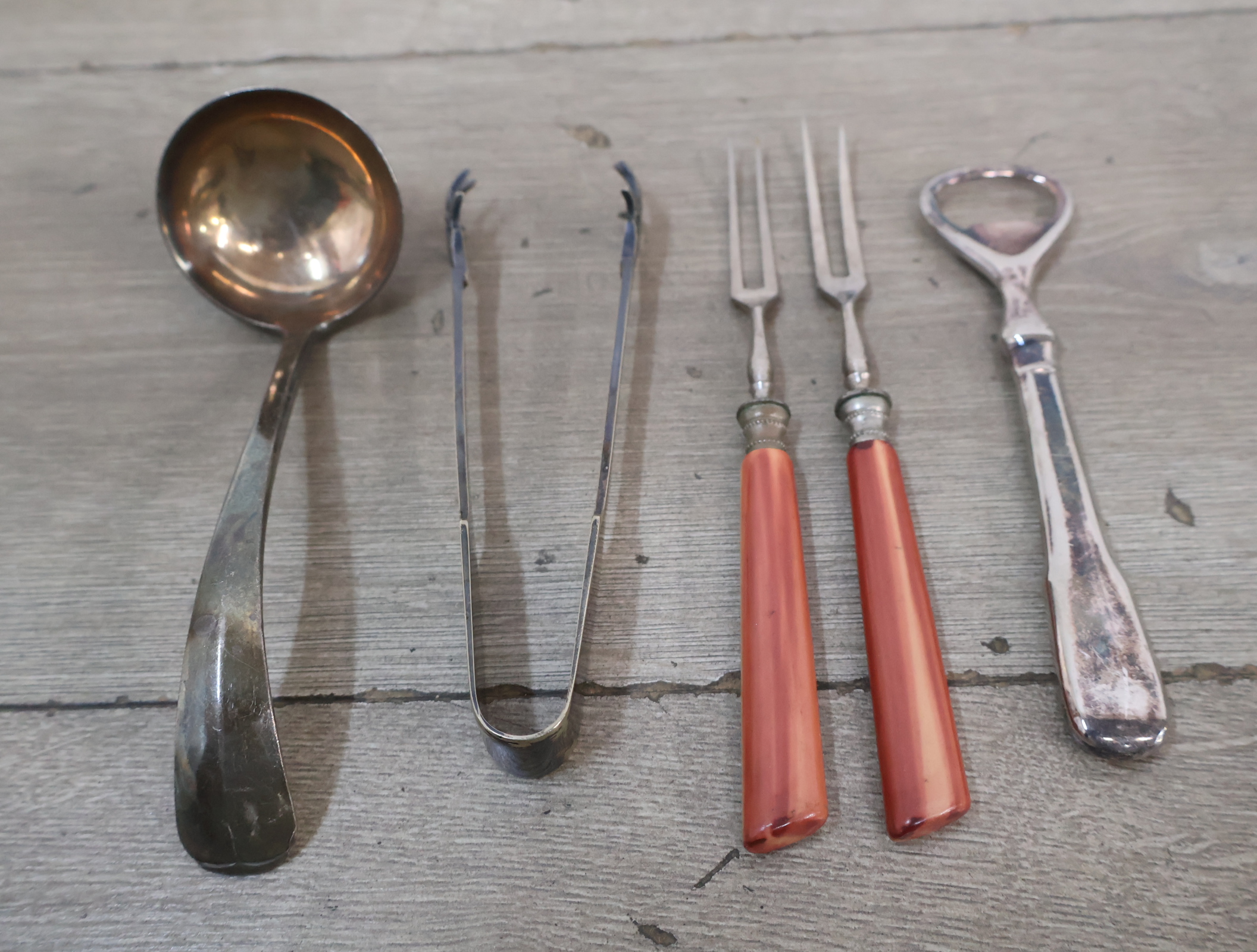 Set zilverkleurig serveerbestek en keukengerei – foto 7 – kavel bij GSD Auctions, Zoeterwoude