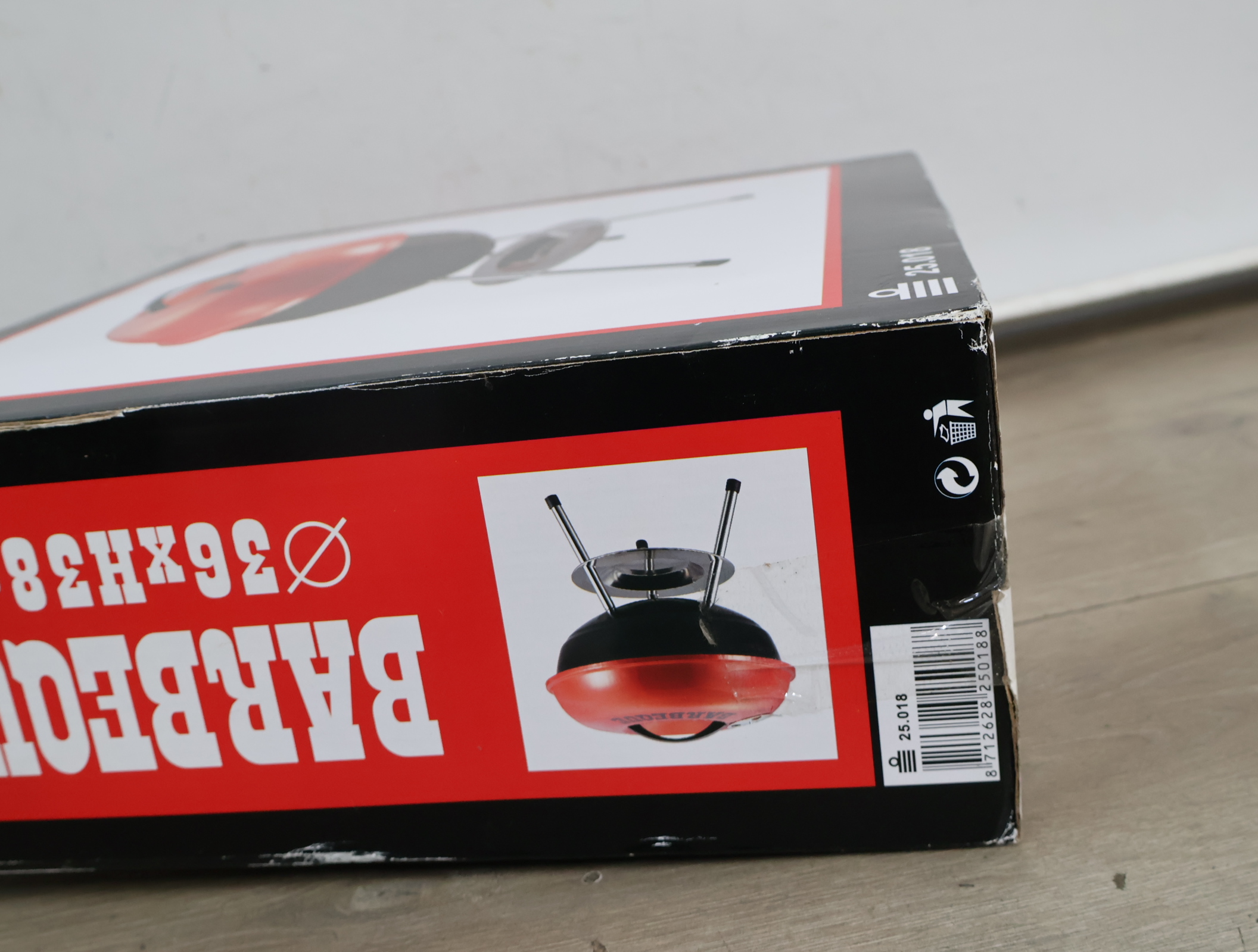 Ronde barbecue met rode deksel – foto 8 – kavel bij GSD Auctions, Zoeterwoude