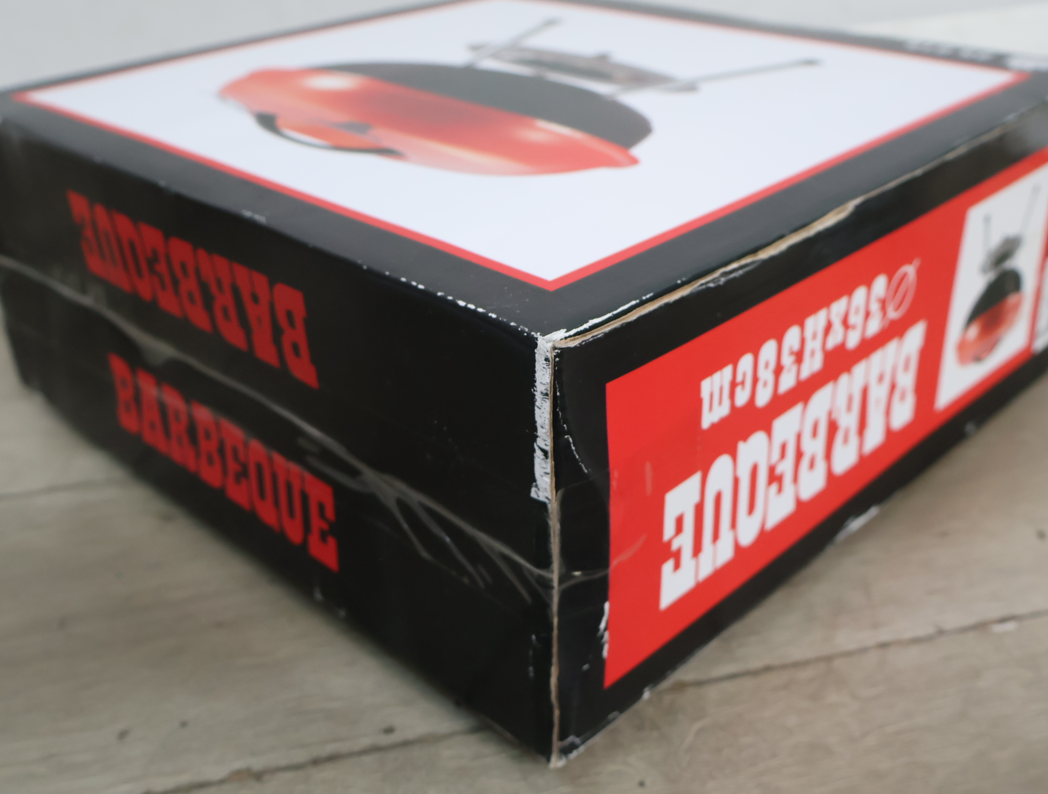 Ronde barbecue met rode deksel – foto 9 – kavel bij GSD Auctions, Zoeterwoude