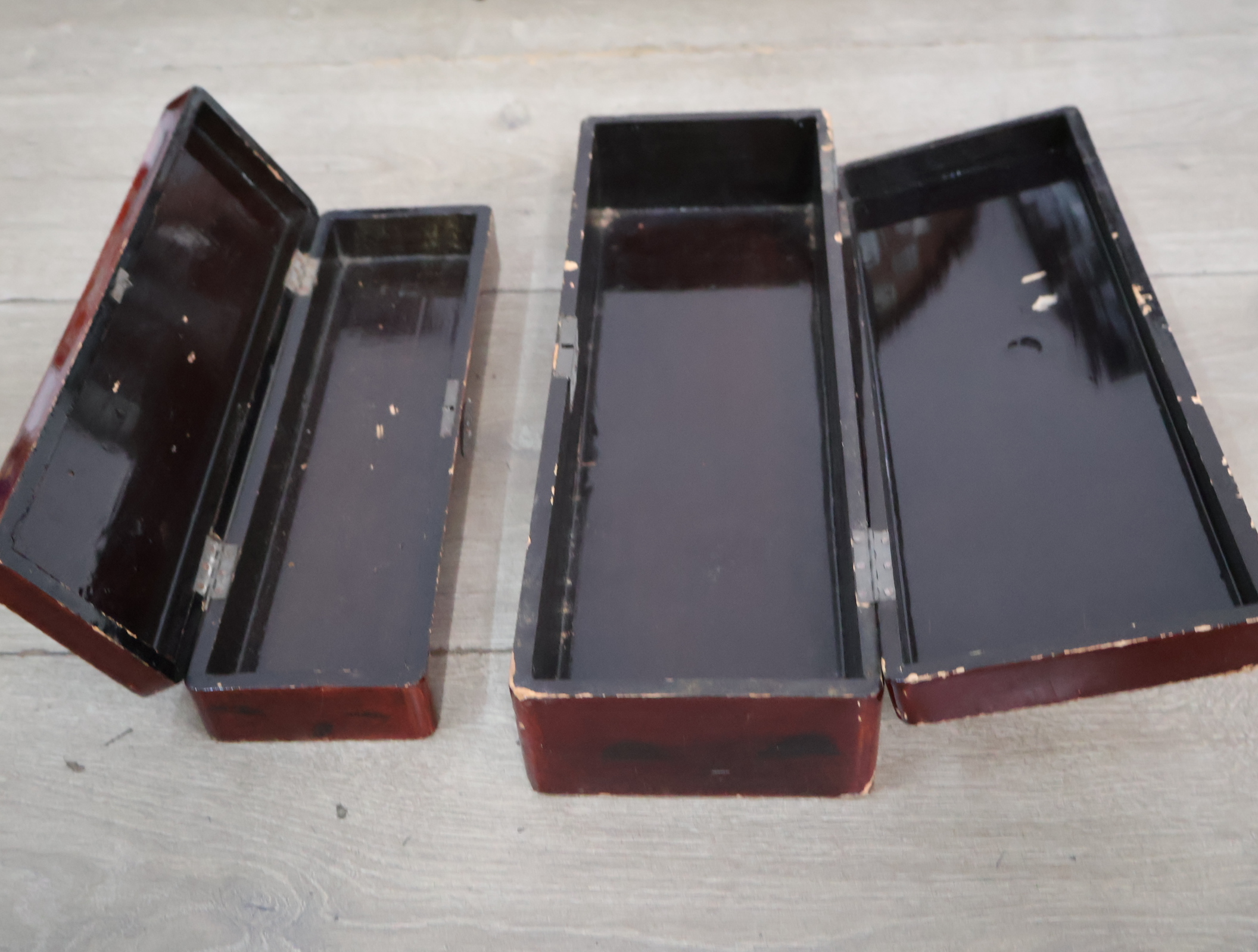 Aziatisch decoratief houten kistje, bord en wandpanelen – foto 8 – kavel bij GSD Auctions, Zoeterwoude