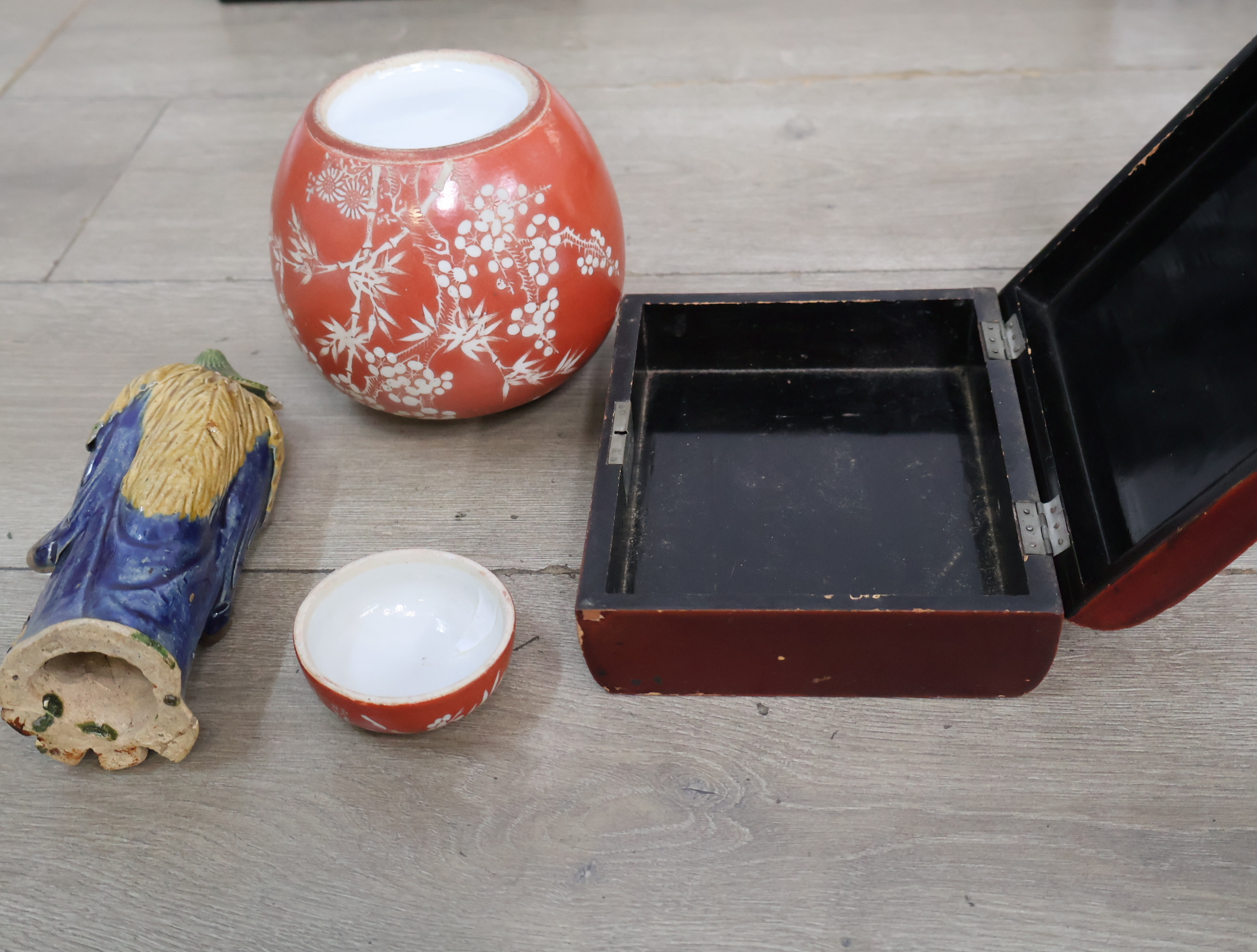 Aziatisch decoratief houten kistje, bord en wandpanelen – foto 13 – kavel bij GSD Auctions, Zoeterwoude