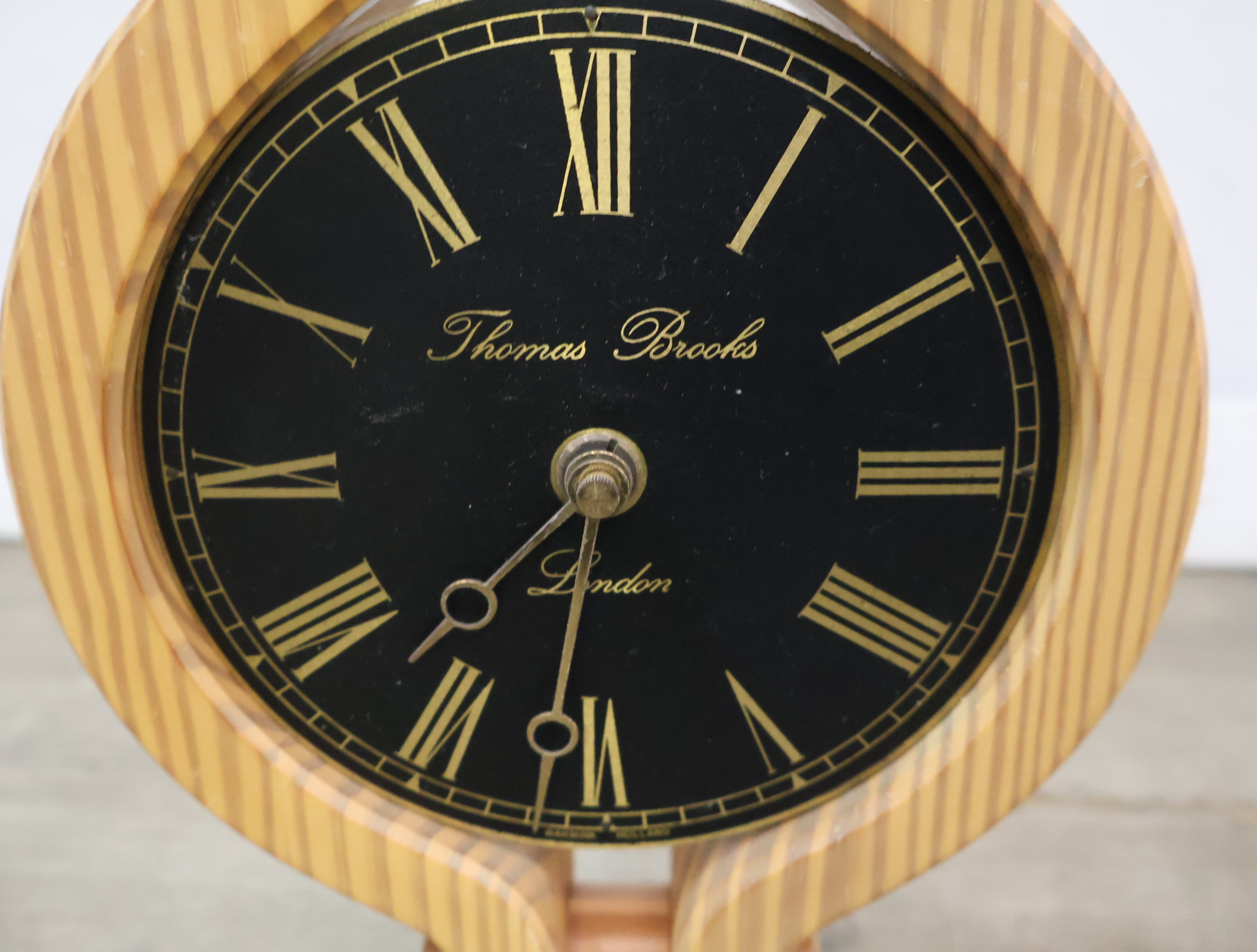 Thomas Brooks houten tafelklok – foto 10 – kavel bij GSD Auctions, Zoeterwoude