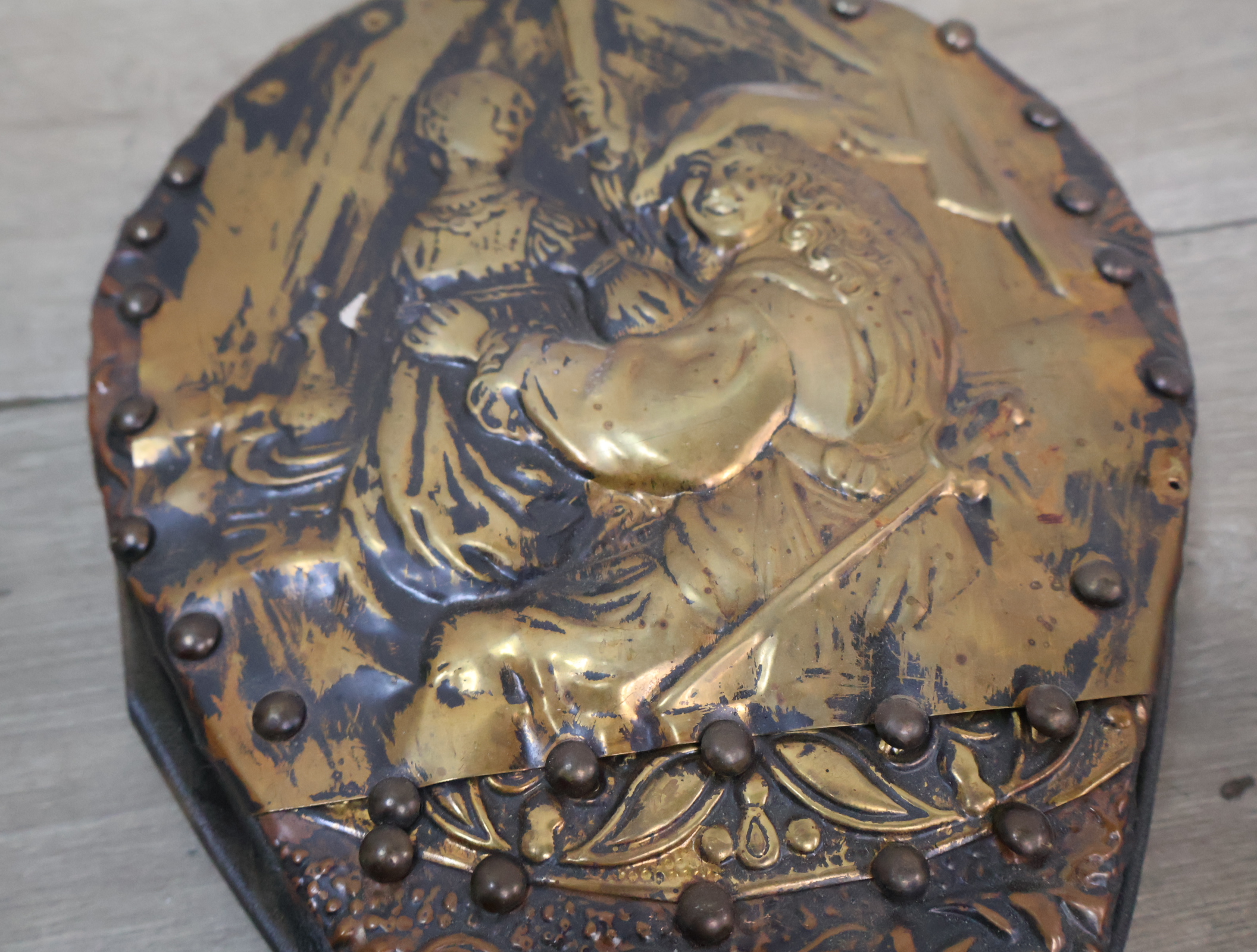 2 Antieke blaasbalgen met versiering – foto 9 – kavel bij GSD Auctions, Zoeterwoude
