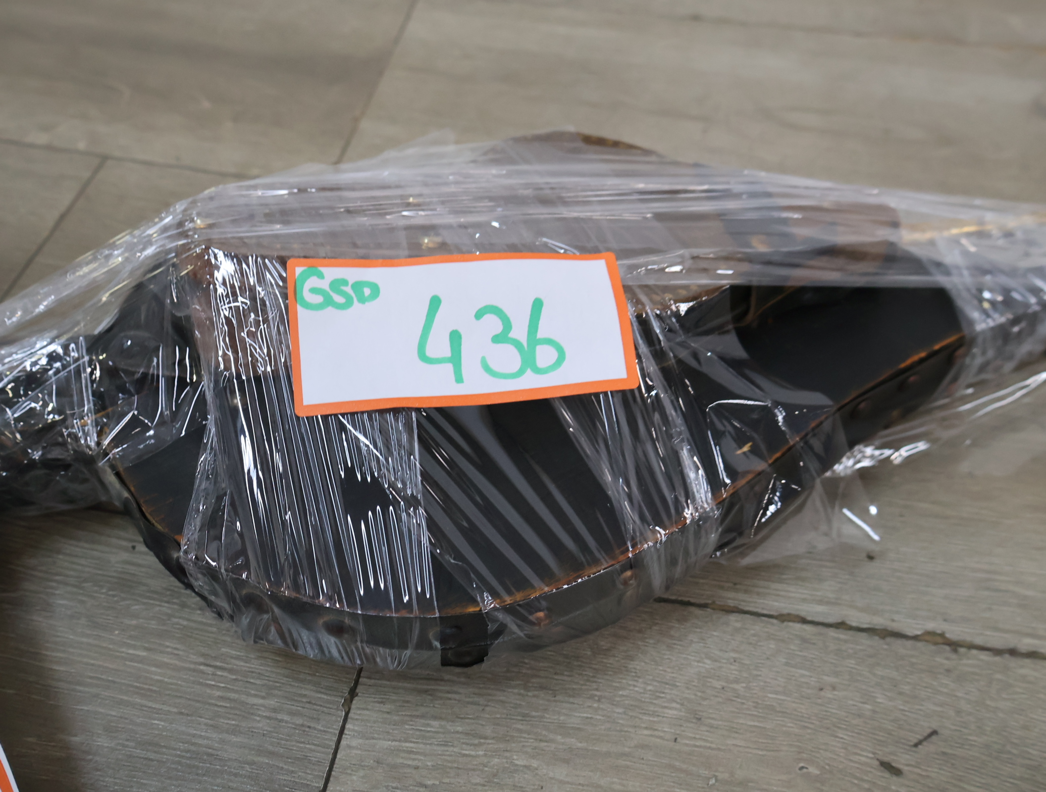 2 Antieke blaasbalgen met versiering – foto 17 – kavel bij GSD Auctions, Zoeterwoude