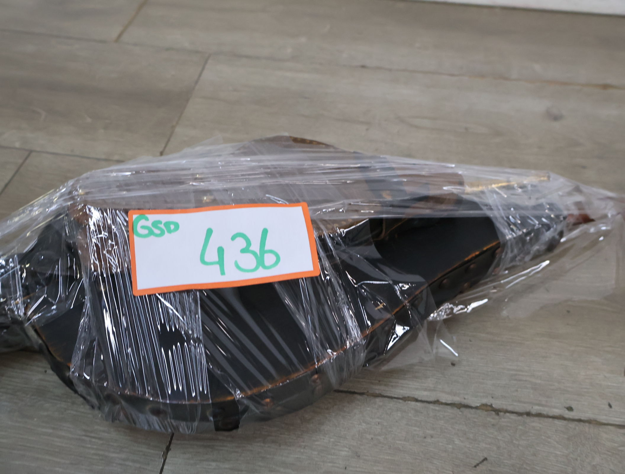 2 Antieke blaasbalgen met versiering – foto 18 – kavel bij GSD Auctions, Zoeterwoude