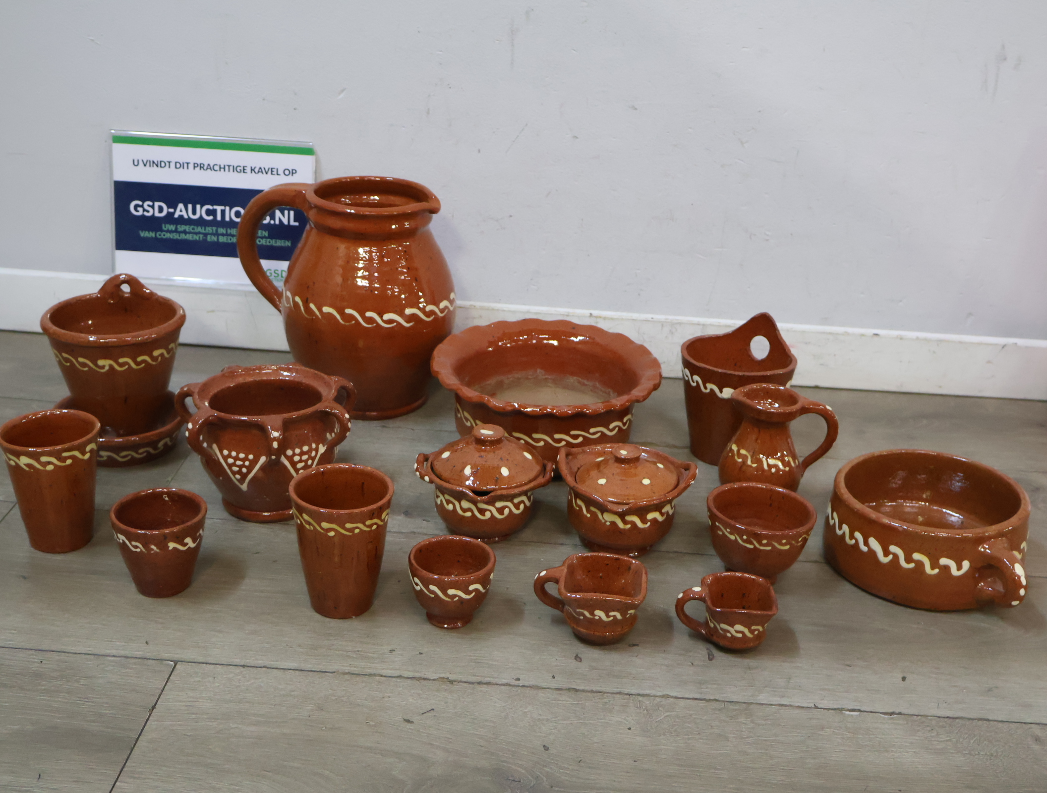 Set Workumer Aardewerk – foto 2 – kavel bij GSD Auctions, Zoeterwoude