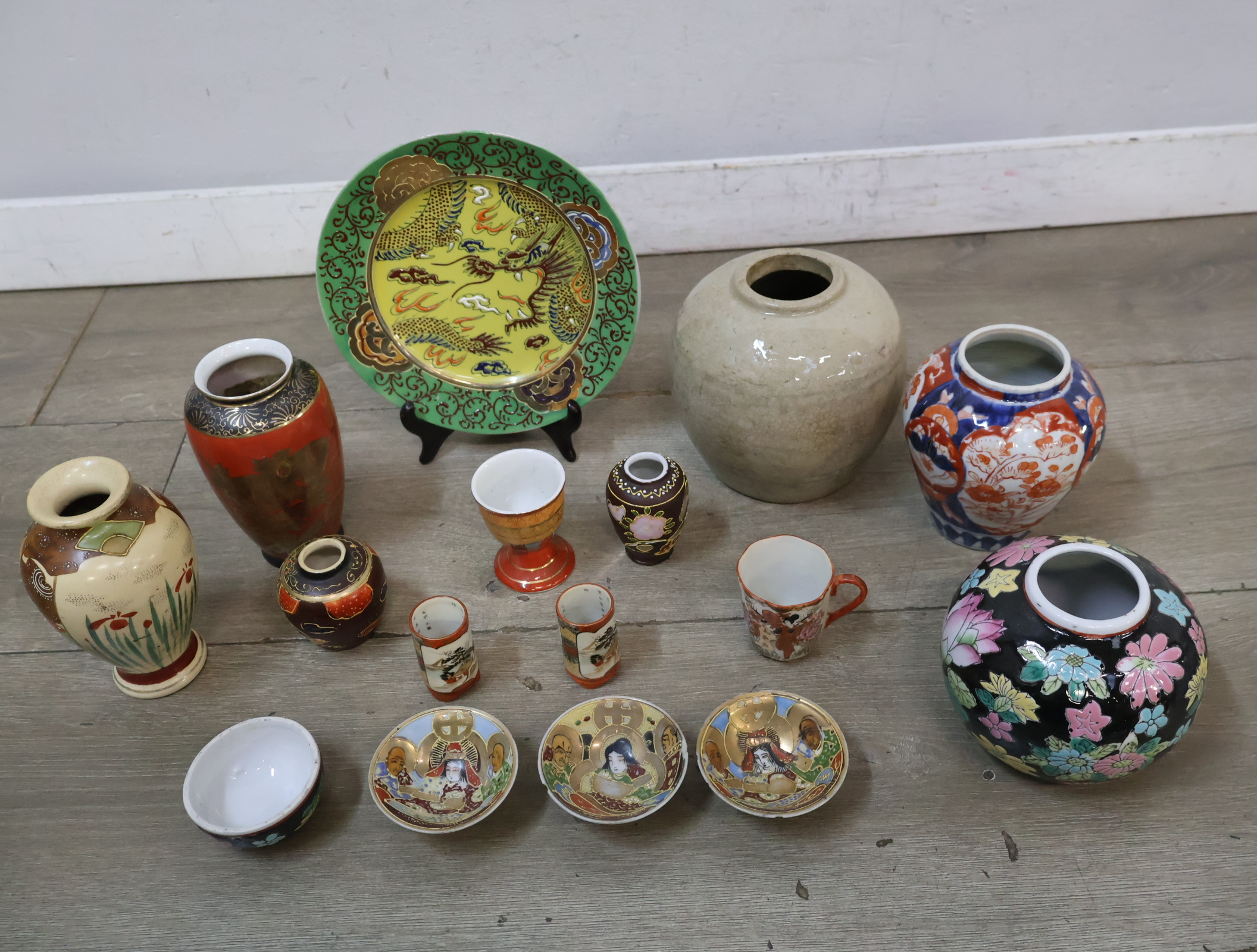 Set diverse Japanse porseleinen vazen – foto 5 – kavel bij GSD Auctions, Zoeterwoude