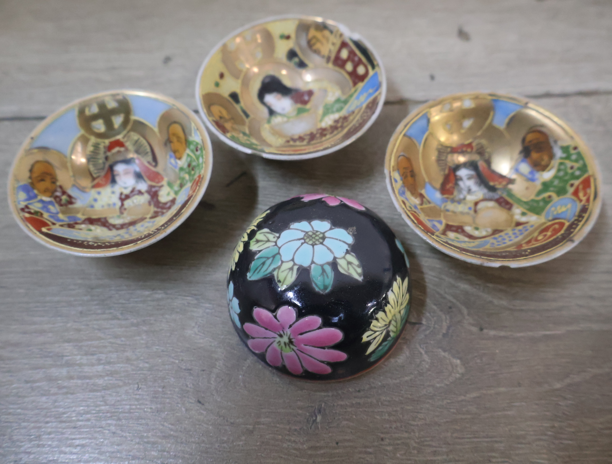 Set diverse Japanse porseleinen vazen – foto 6 – kavel bij GSD Auctions, Zoeterwoude