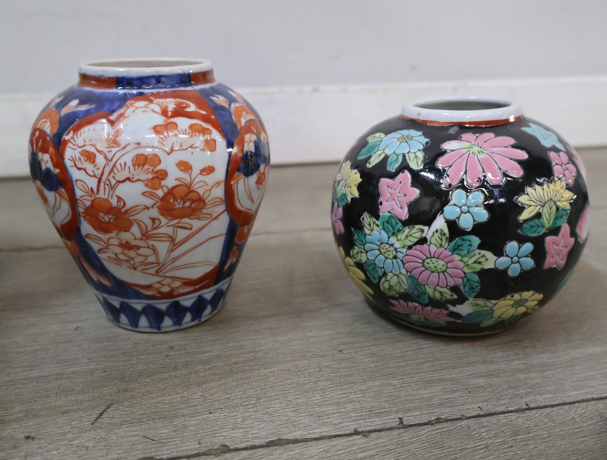 Set diverse Japanse porseleinen vazen – foto 7 – kavel bij GSD Auctions, Zoeterwoude
