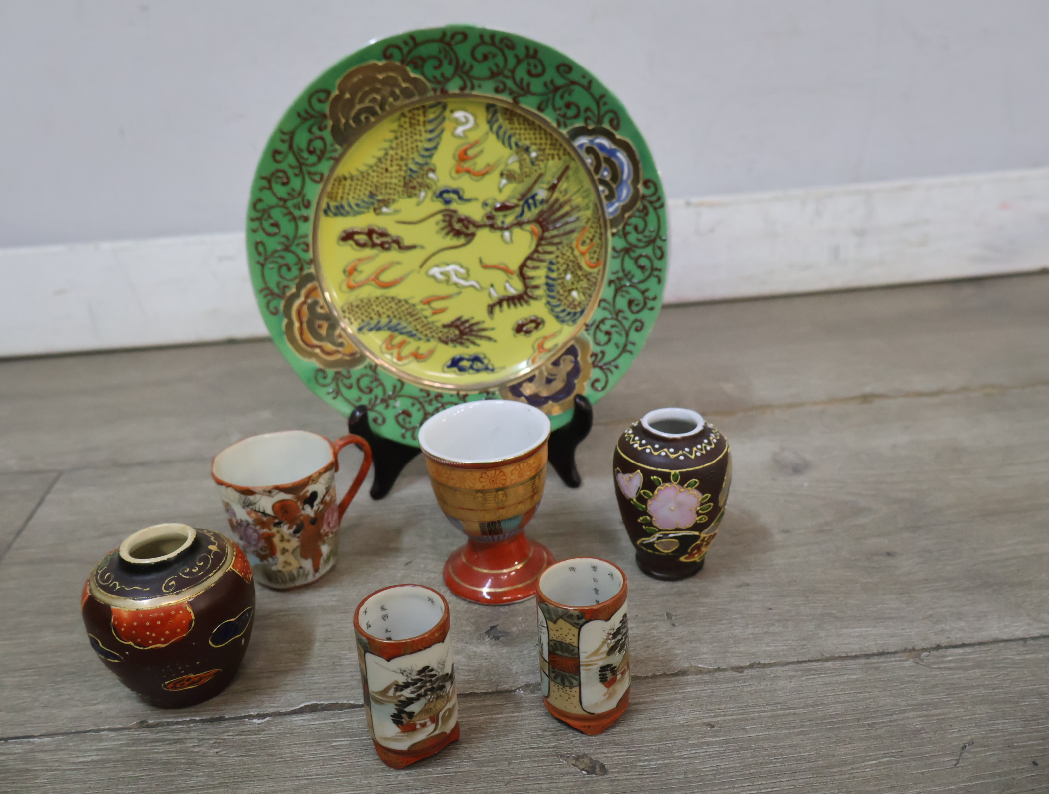 Set diverse Japanse porseleinen vazen – foto 9 – kavel bij GSD Auctions, Zoeterwoude