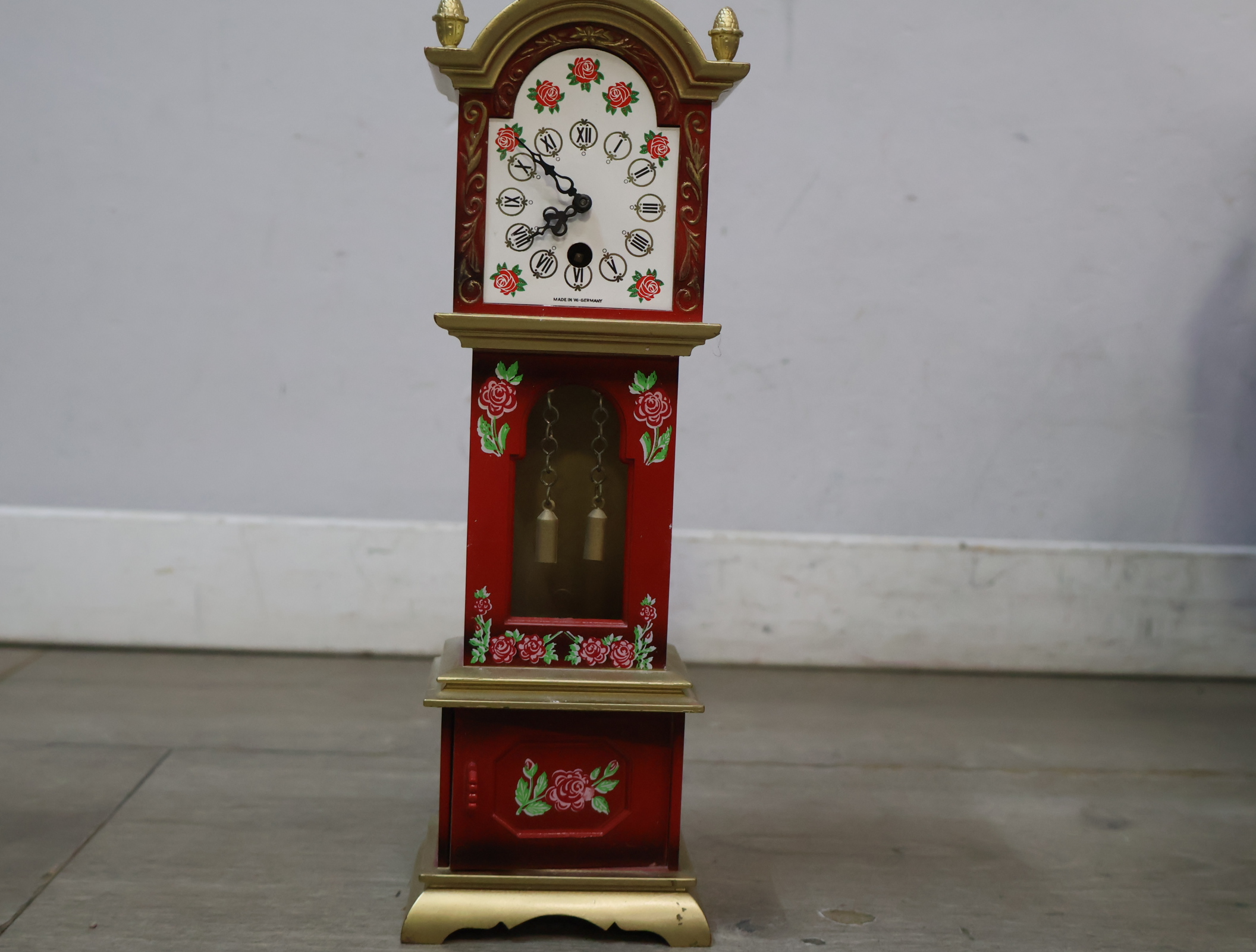 Decoratieve miniatuur staande klok – foto 6 – kavel bij GSD Auctions, Zoeterwoude