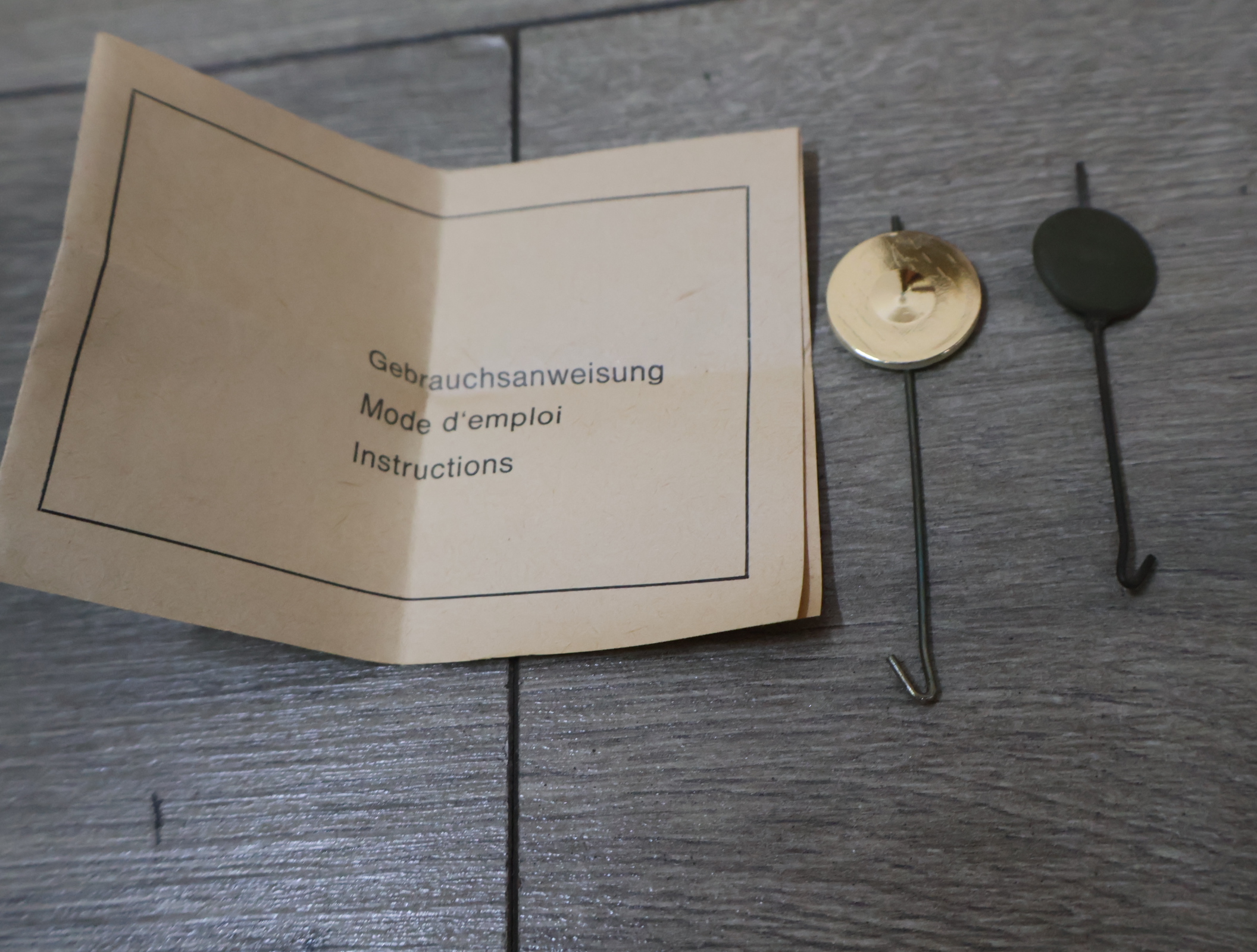 Decoratieve miniatuur staande klok – foto 13 – kavel bij GSD Auctions, Zoeterwoude