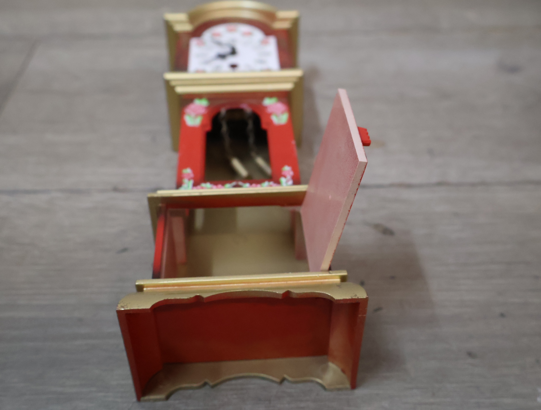 Decoratieve miniatuur staande klok – foto 15 – kavel bij GSD Auctions, Zoeterwoude