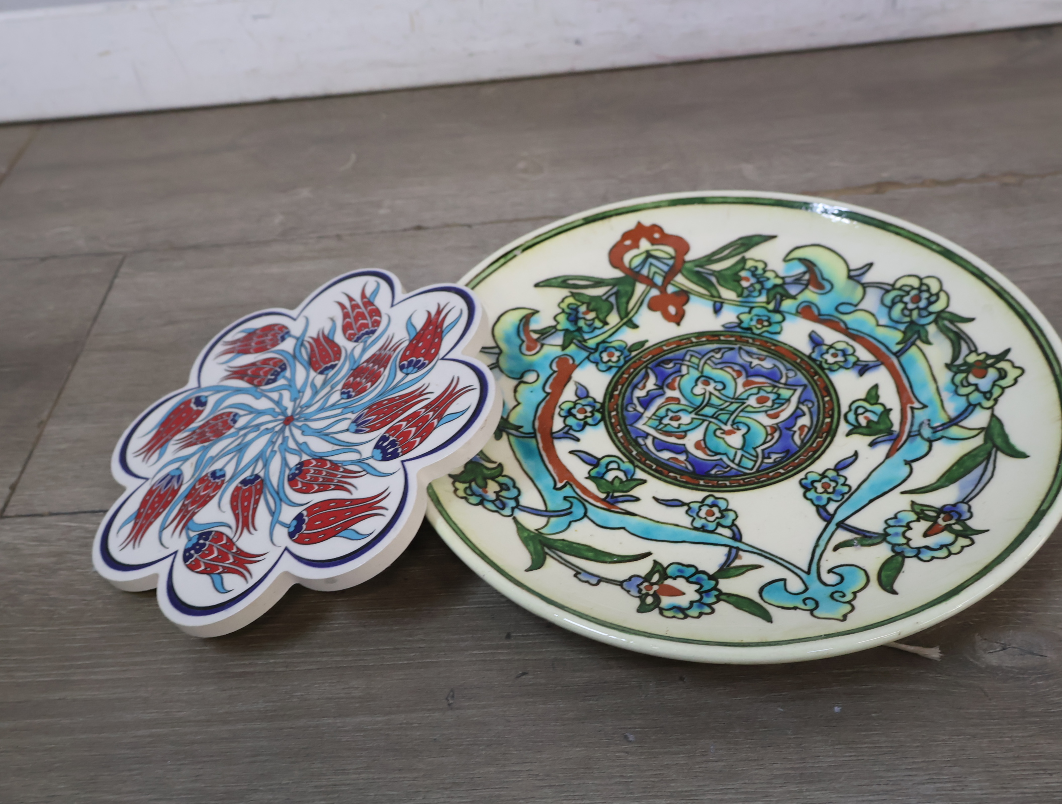 Porseleinen Bord en Onderzeteer – foto 12 – kavel bij GSD Auctions, Zoeterwoude