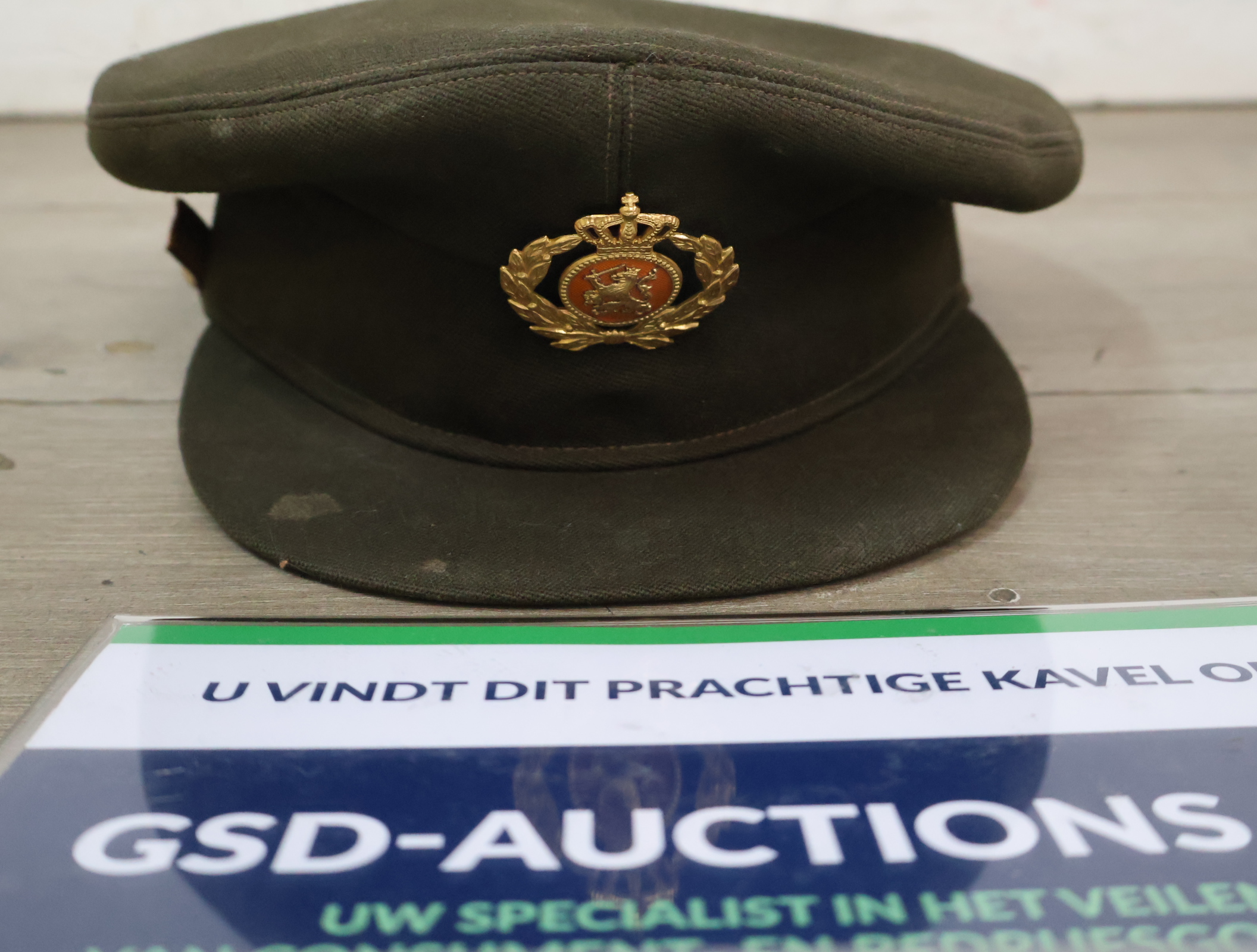 Officiers-of onderofficiersuniformpet – kavel bij GSD Auctions, Zoeterwoude