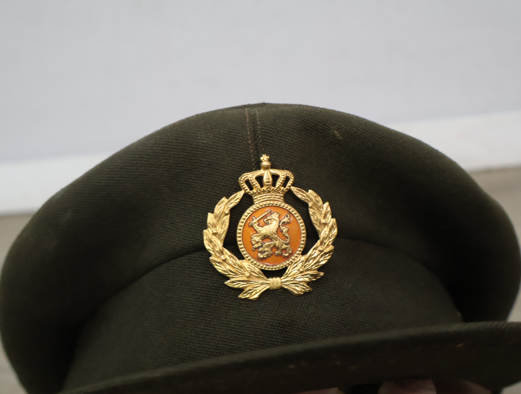 Officiers-of onderofficiersuniformpet – foto 8 – kavel bij GSD Auctions, Zoeterwoude